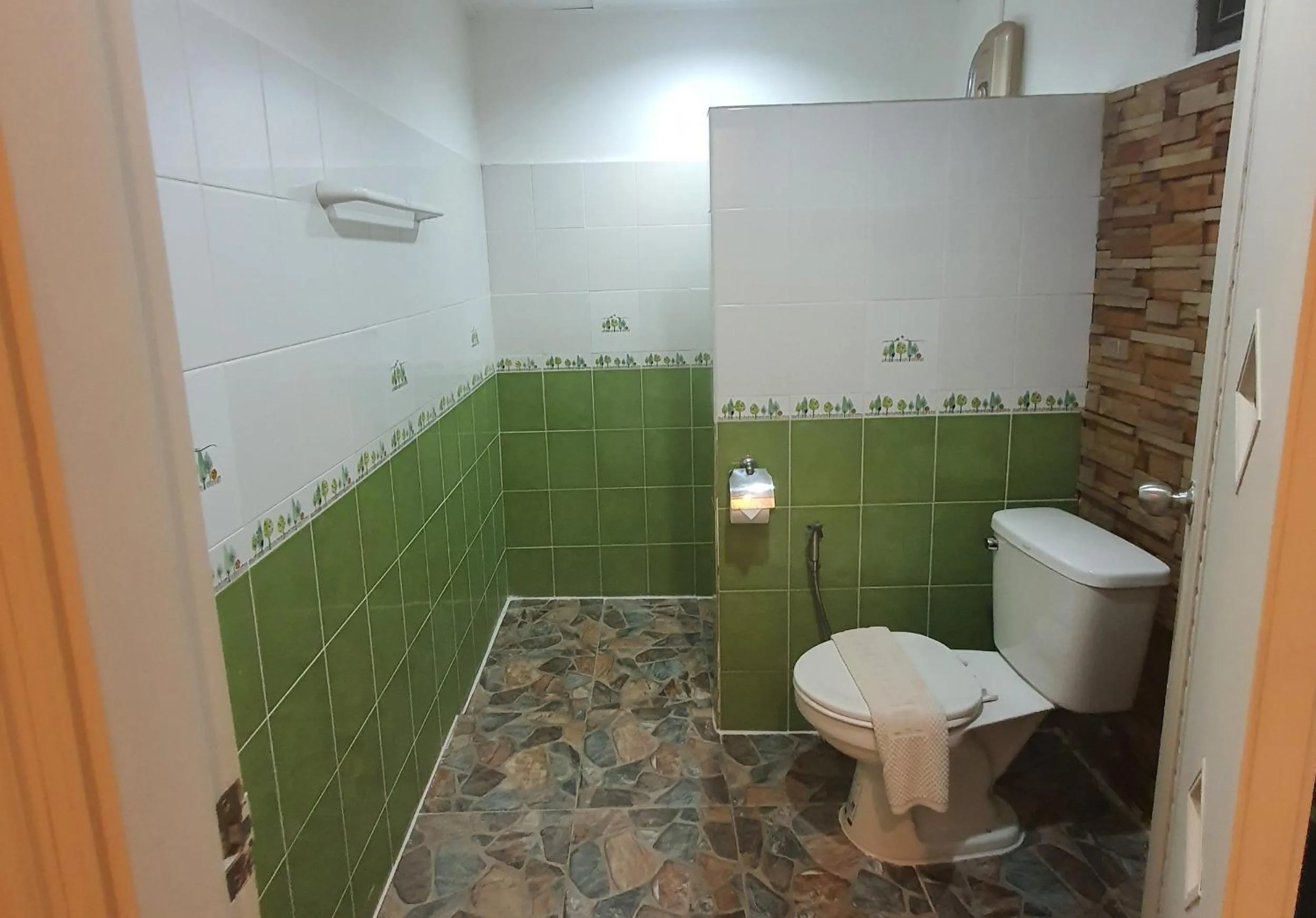 Shower in Aob-Oun Homestay