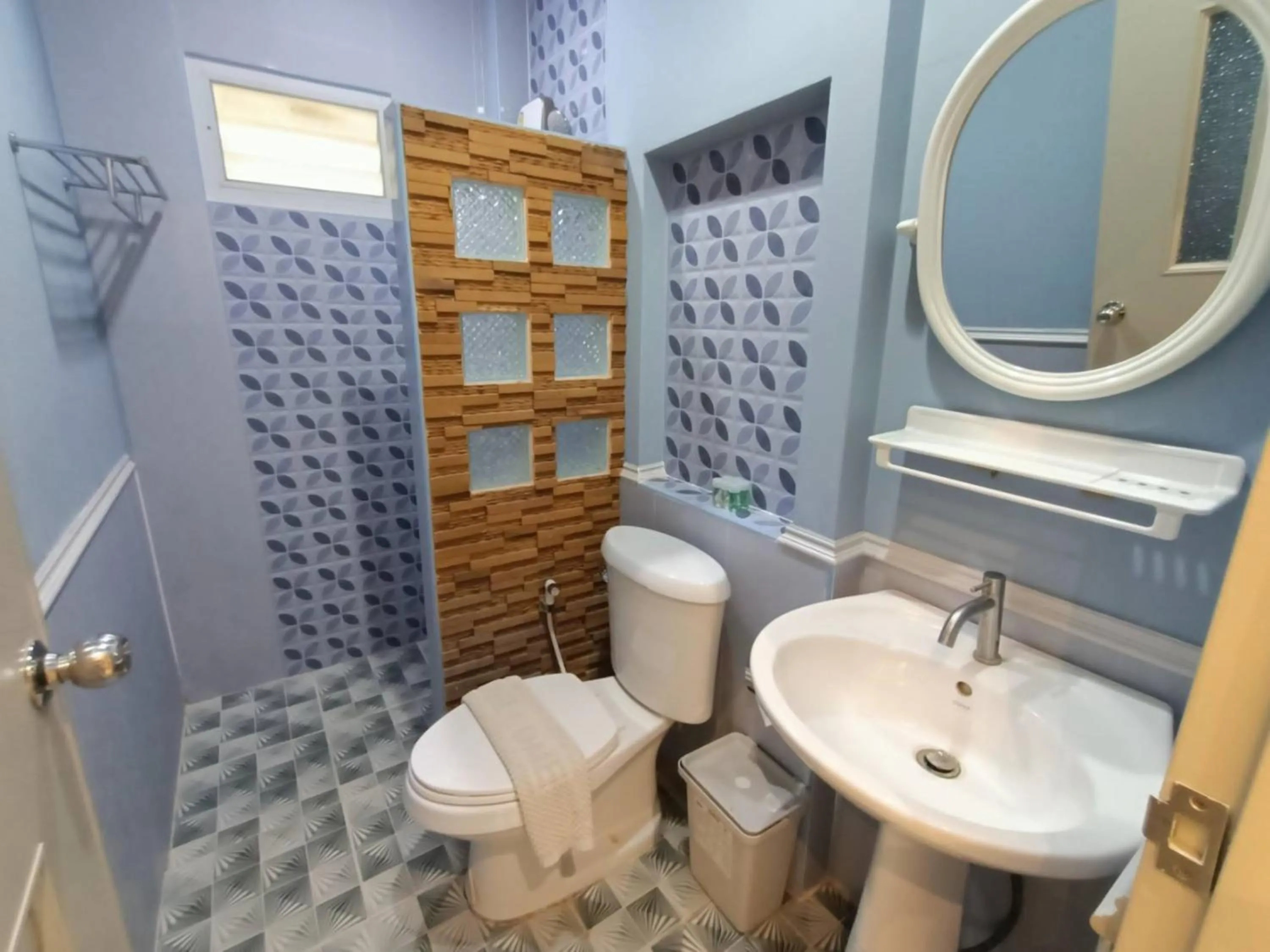 Shower in Aob-Oun Homestay