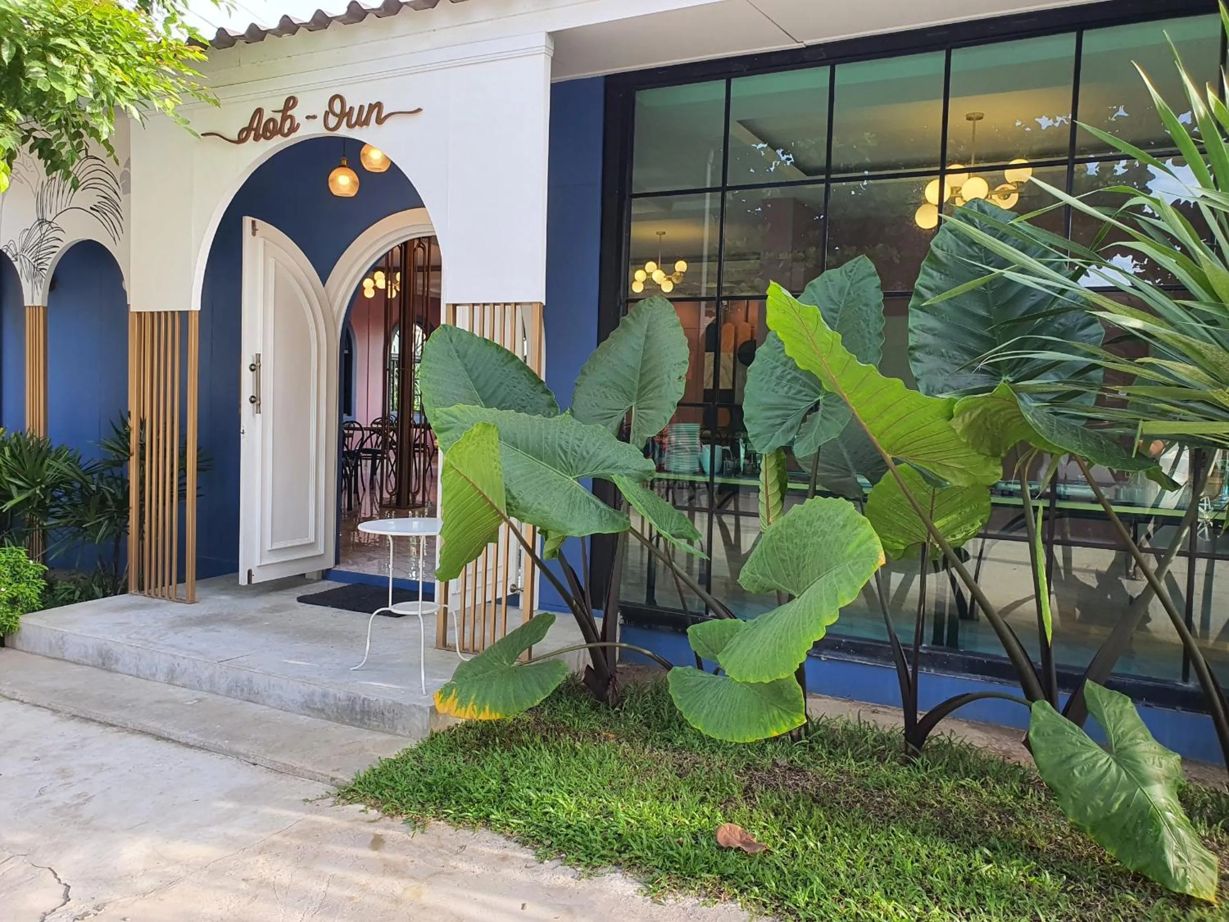 Restaurant/places to eat in Aob-Oun Homestay