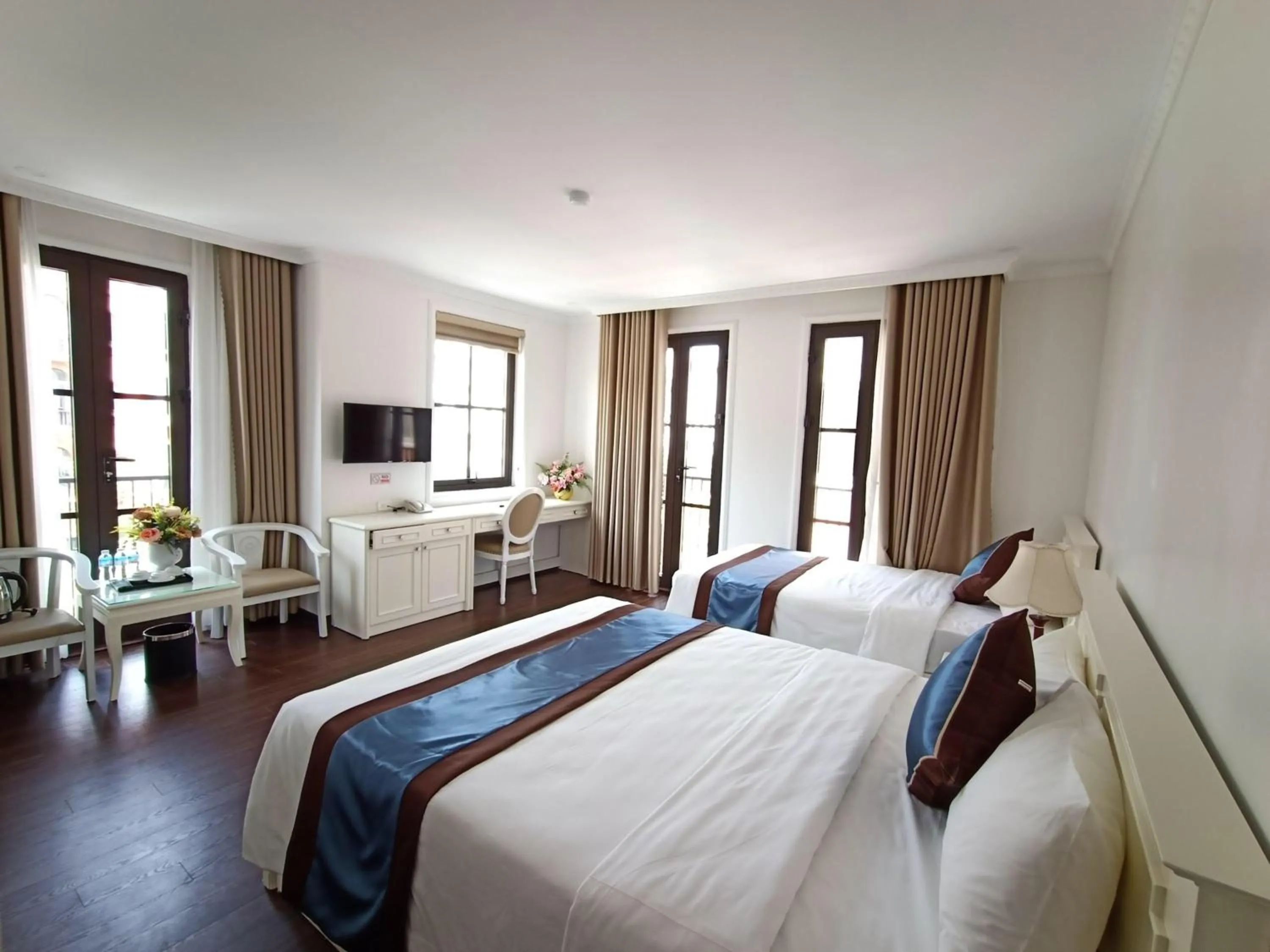 Photo of the whole room in Khách sạn Time Lotus Hạ Long