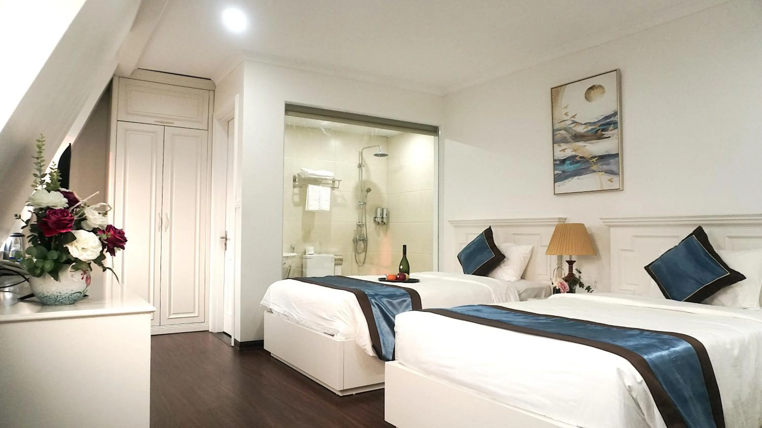 Photo of the whole room in Khách sạn Time Lotus Hạ Long