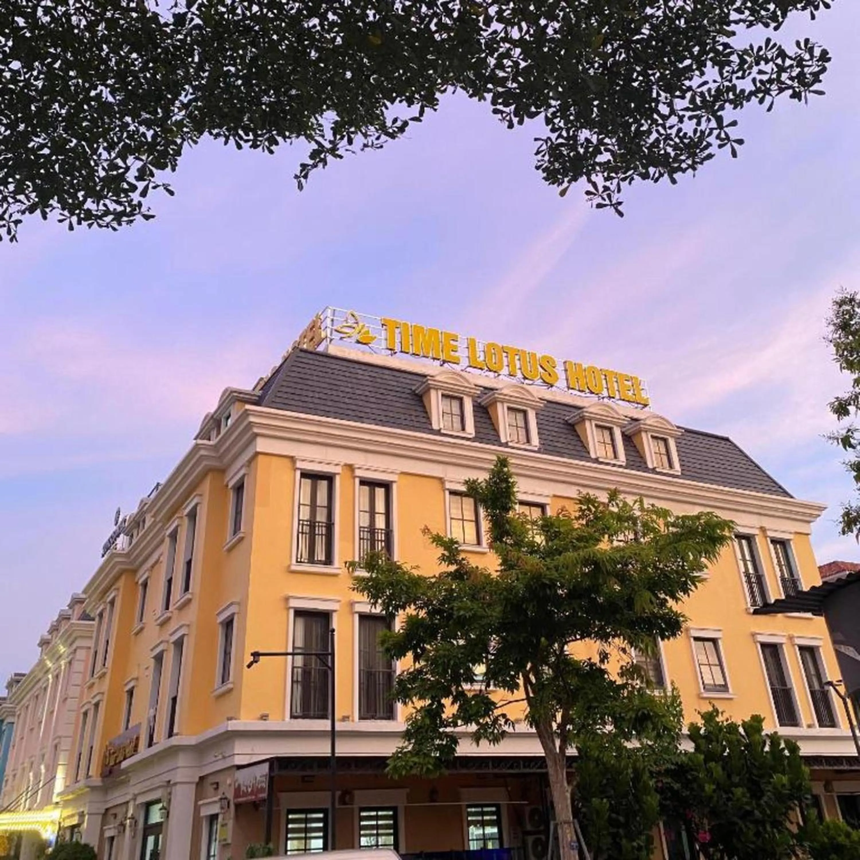 Property building in Khách sạn Time Lotus Hạ Long