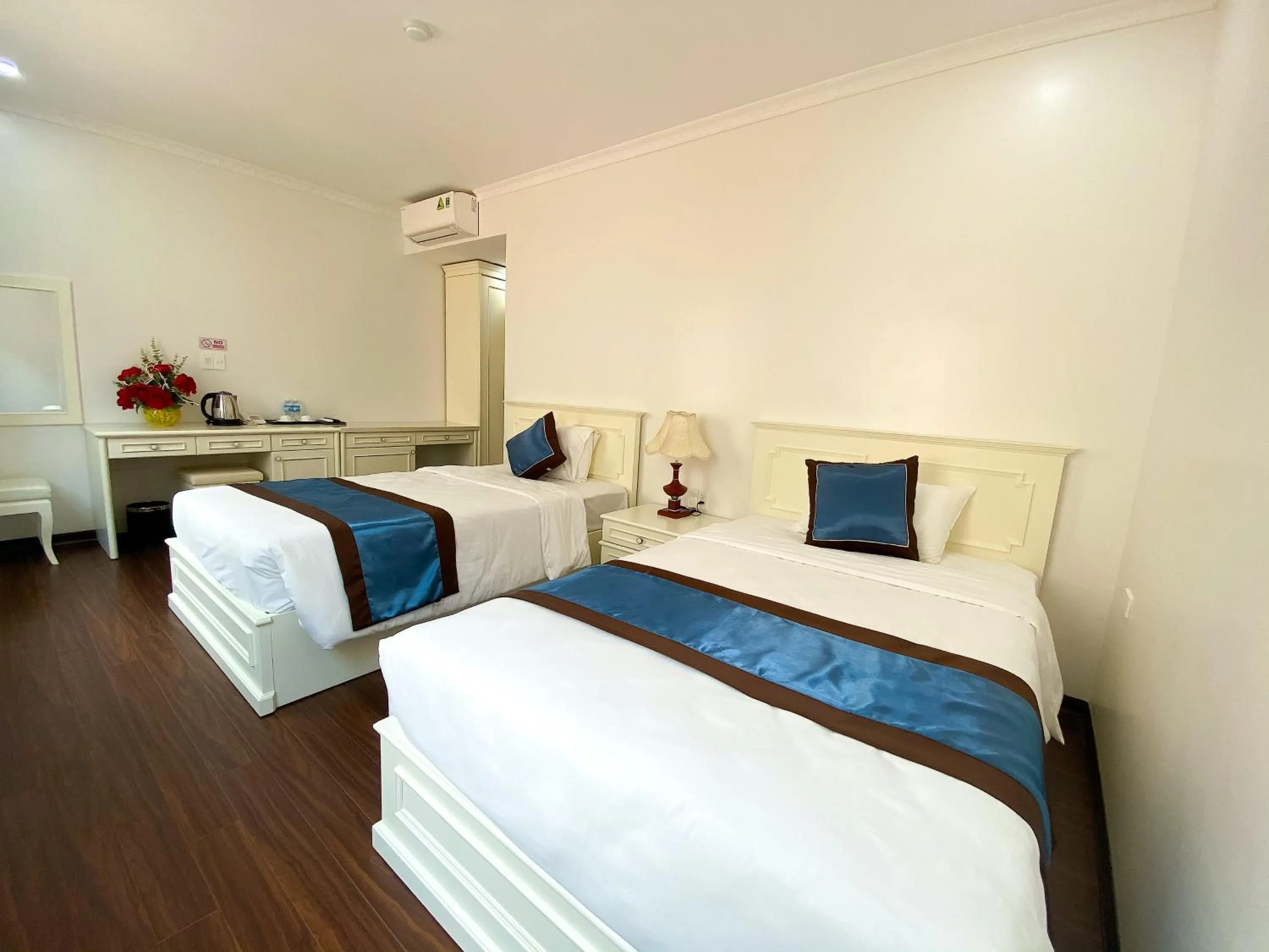 Photo of the whole room in Khách sạn Time Lotus Hạ Long