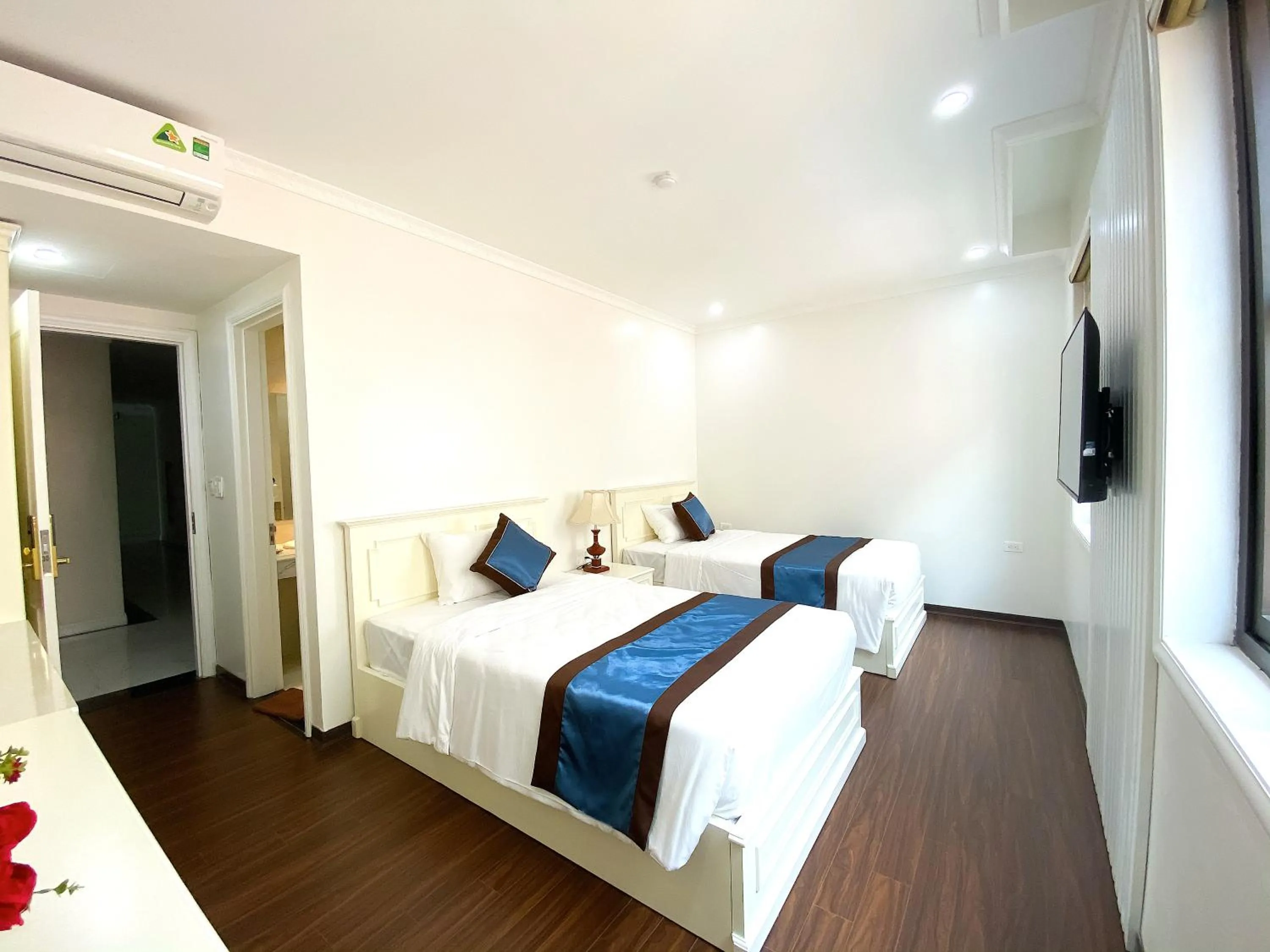 Photo of the whole room in Khách sạn Time Lotus Hạ Long