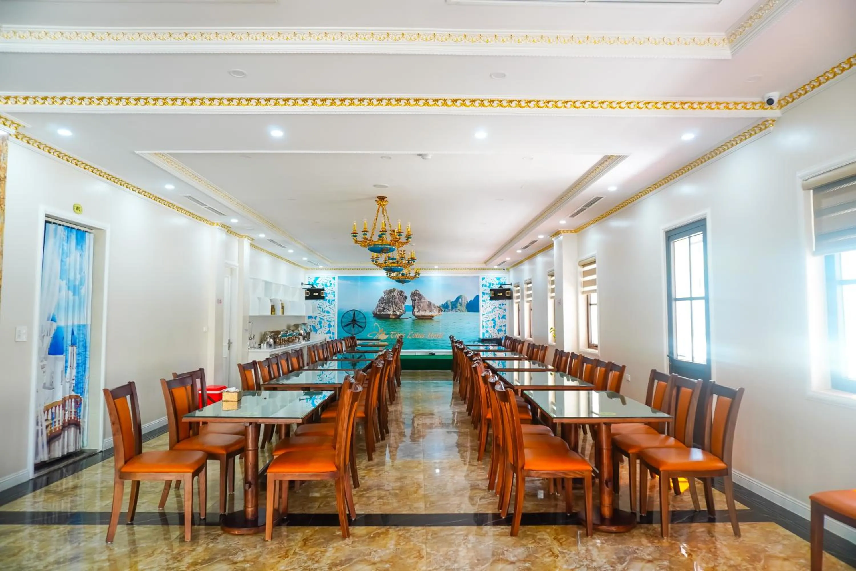 Restaurant/places to eat in Khách sạn Time Lotus Hạ Long