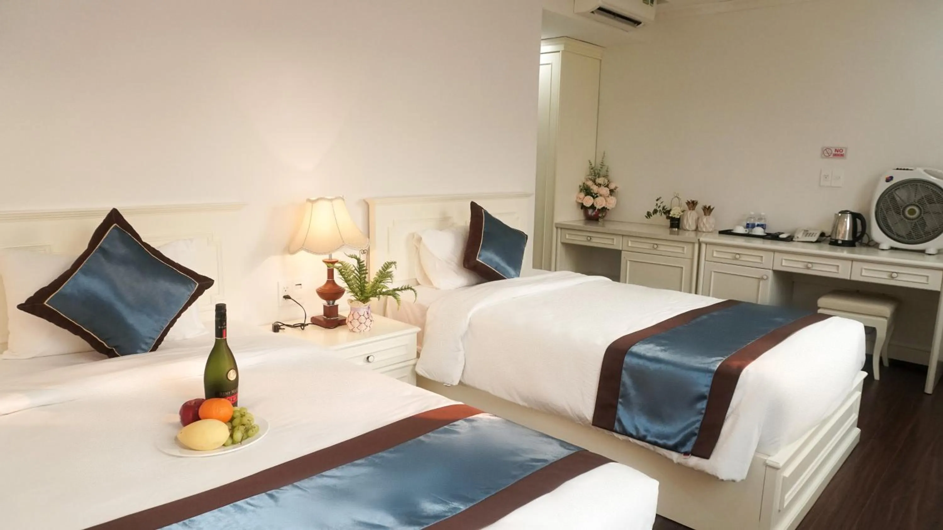 Bedroom in Khách sạn Time Lotus Hạ Long