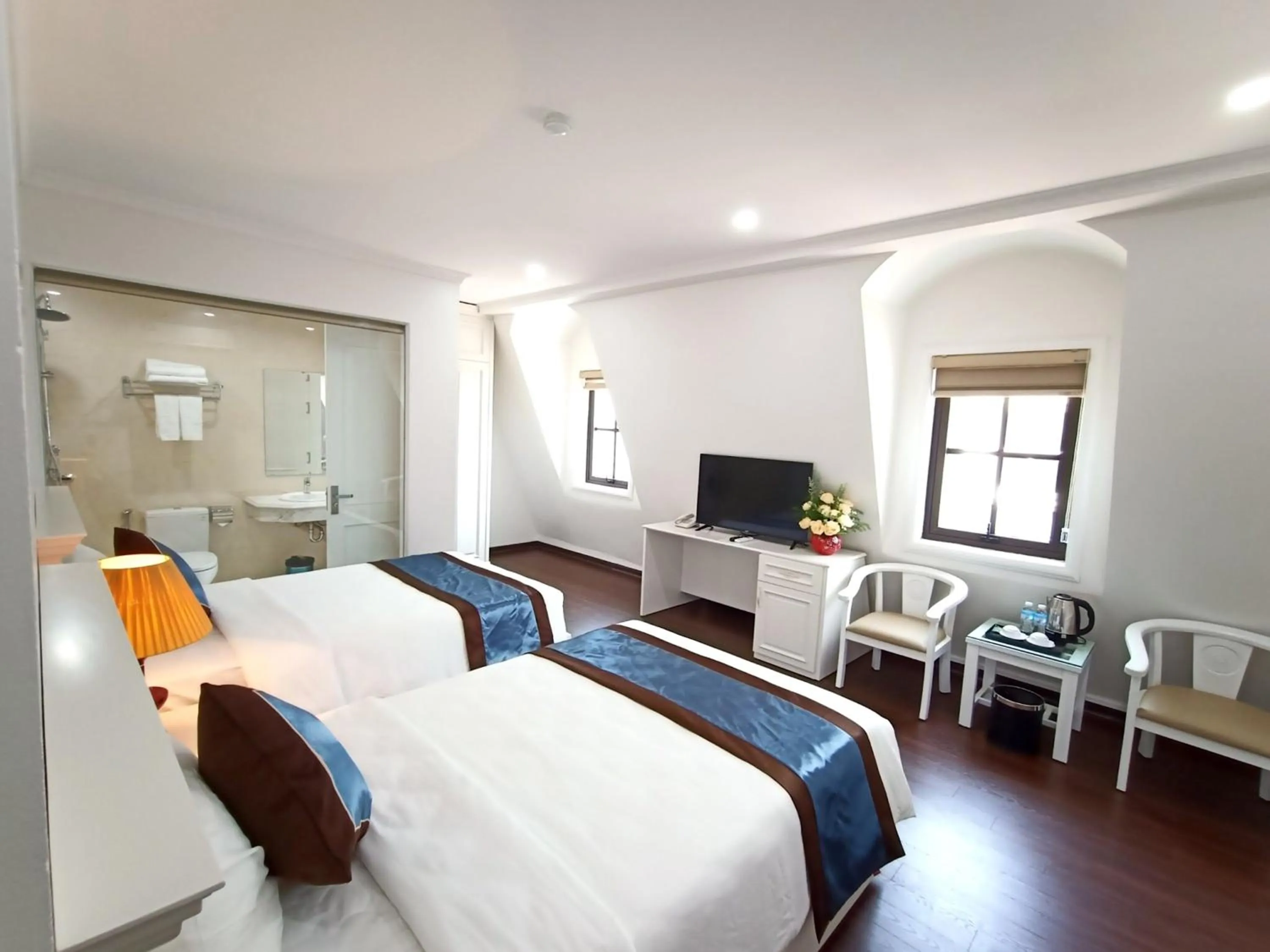 Photo of the whole room in Khách sạn Time Lotus Hạ Long