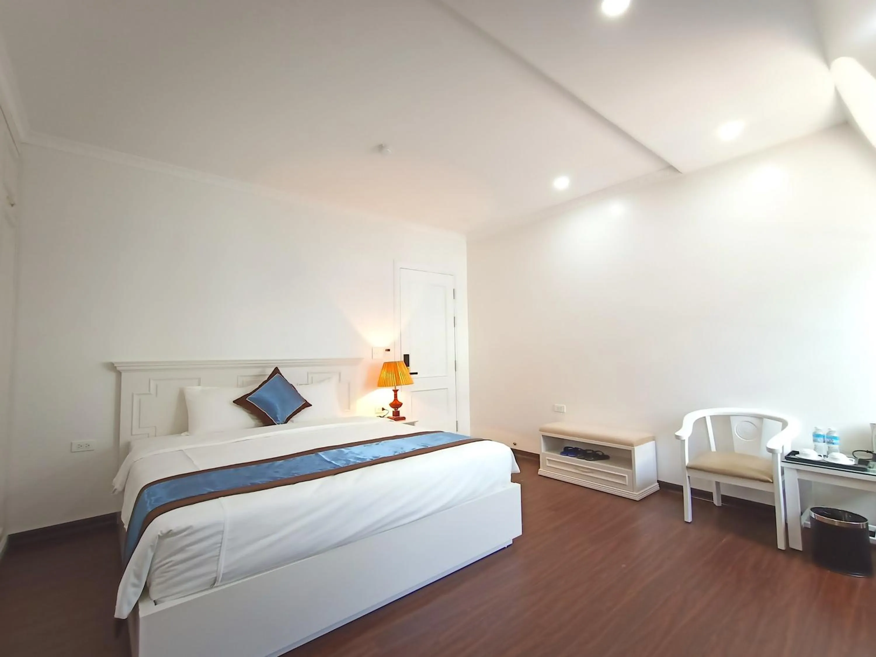 Photo of the whole room in Khách sạn Time Lotus Hạ Long