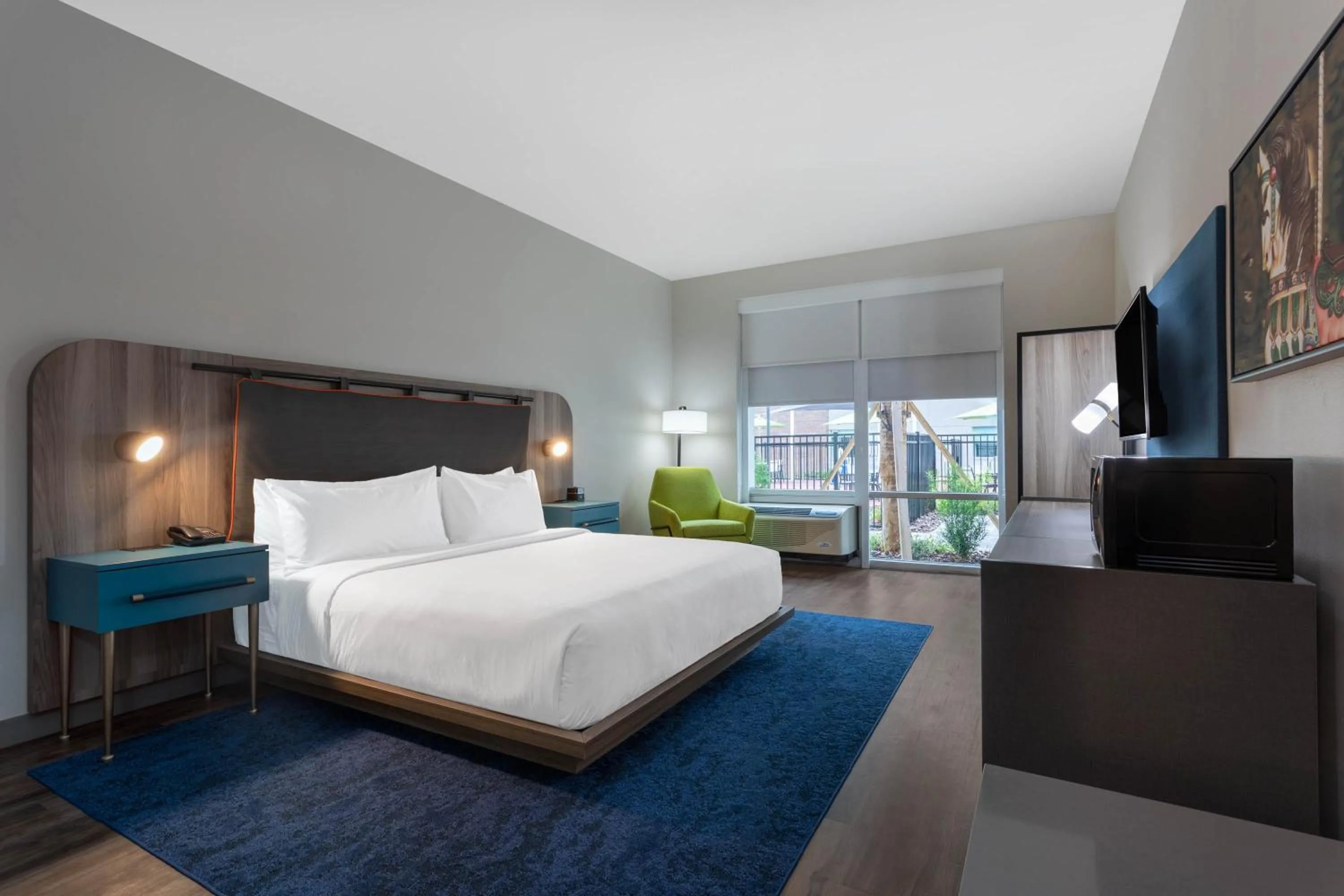 Bedroom, Bed in TRYP by Wyndham Orlando