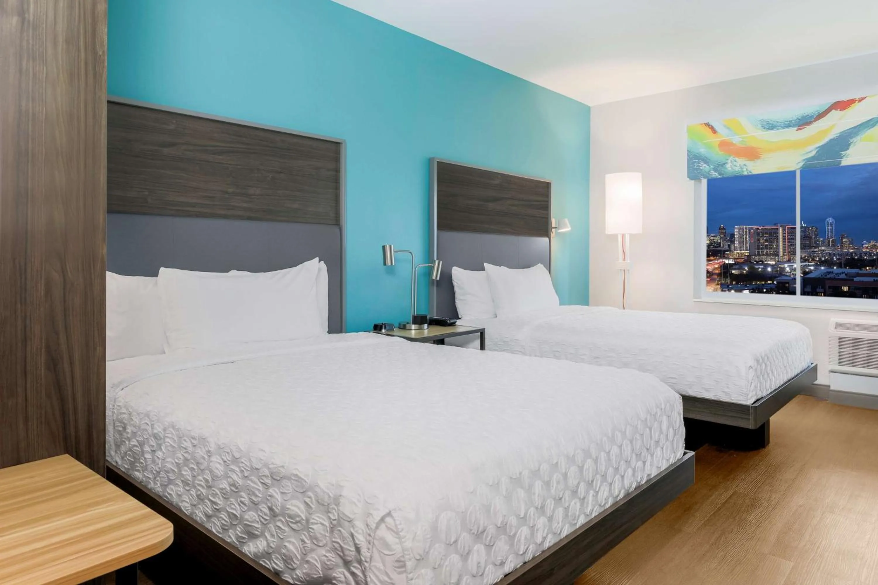 Bed in Tru By Hilton Dallas Market Center