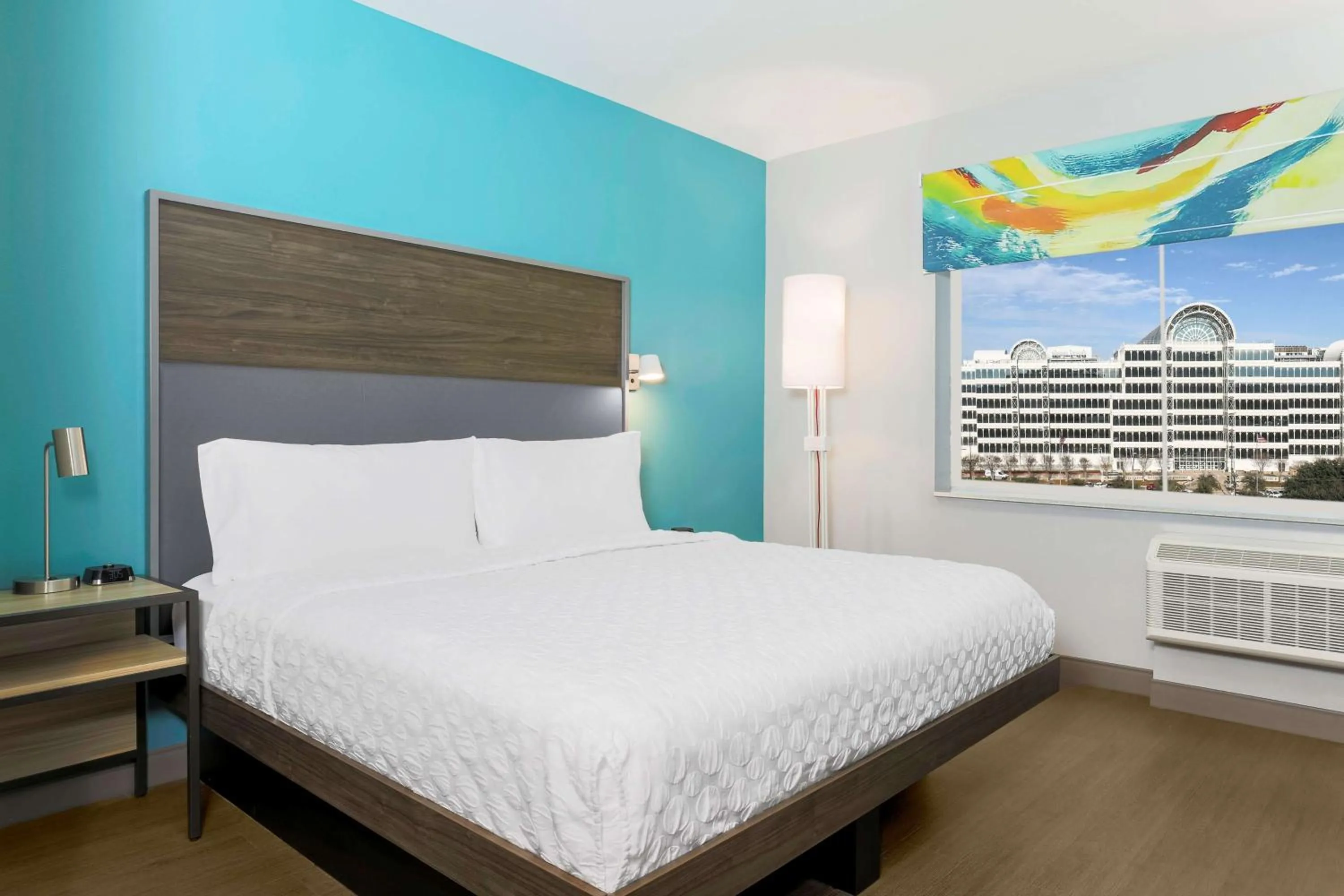 Bed in Tru By Hilton Dallas Market Center