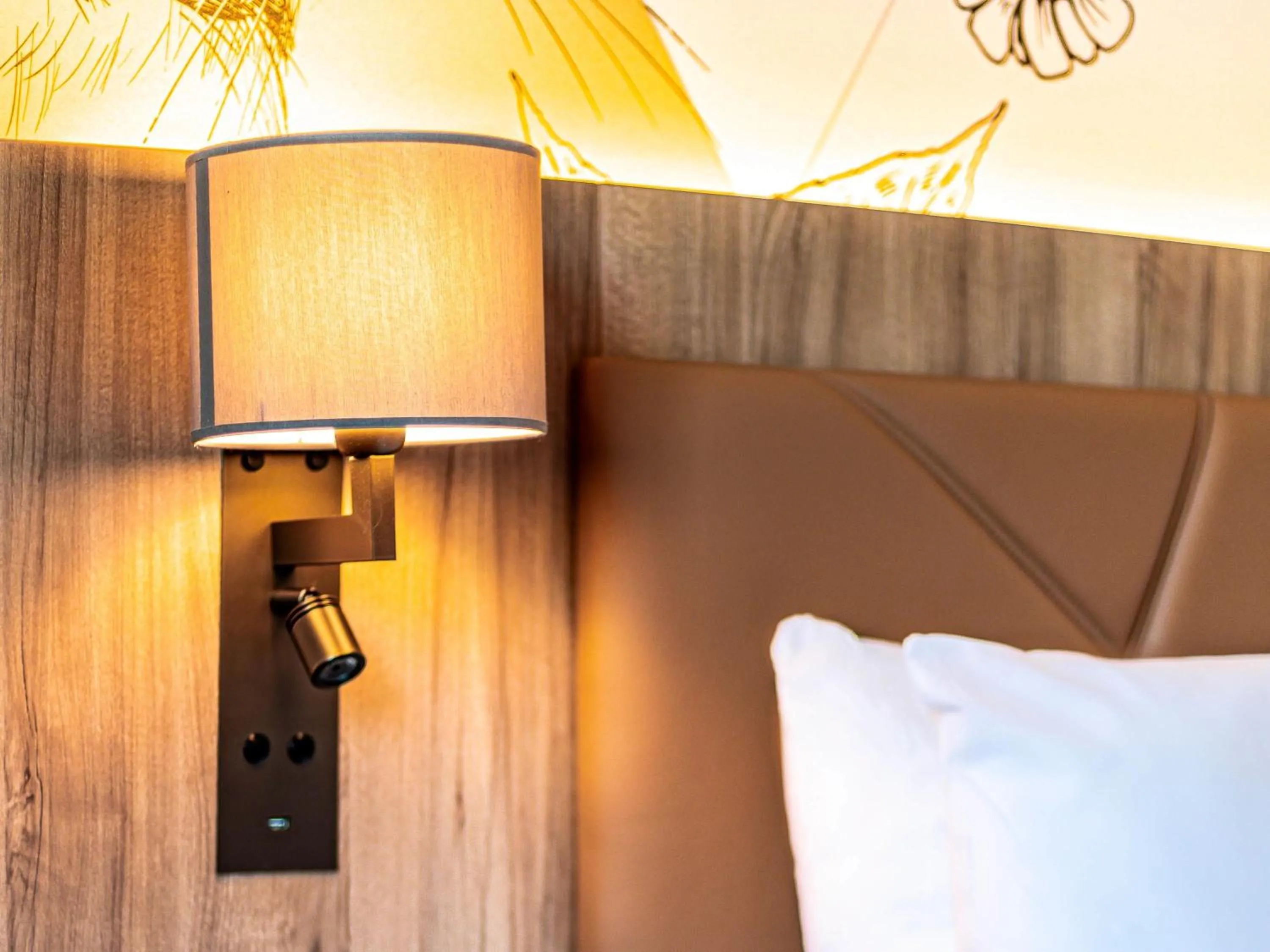 Bedroom, Bed in Mercure Han-sur-Lesse