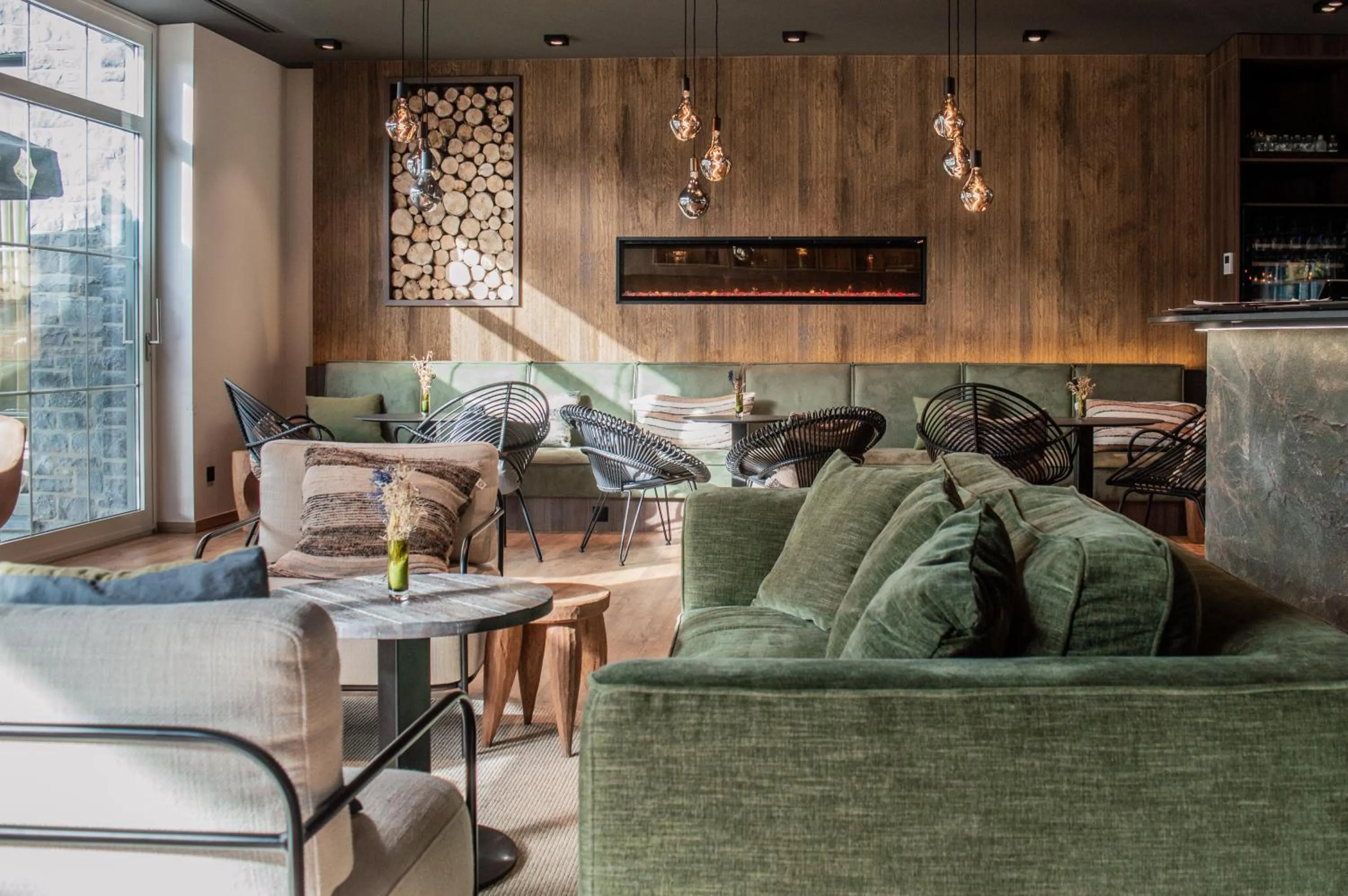 Communal lounge/ TV room in Mercure Han-sur-Lesse