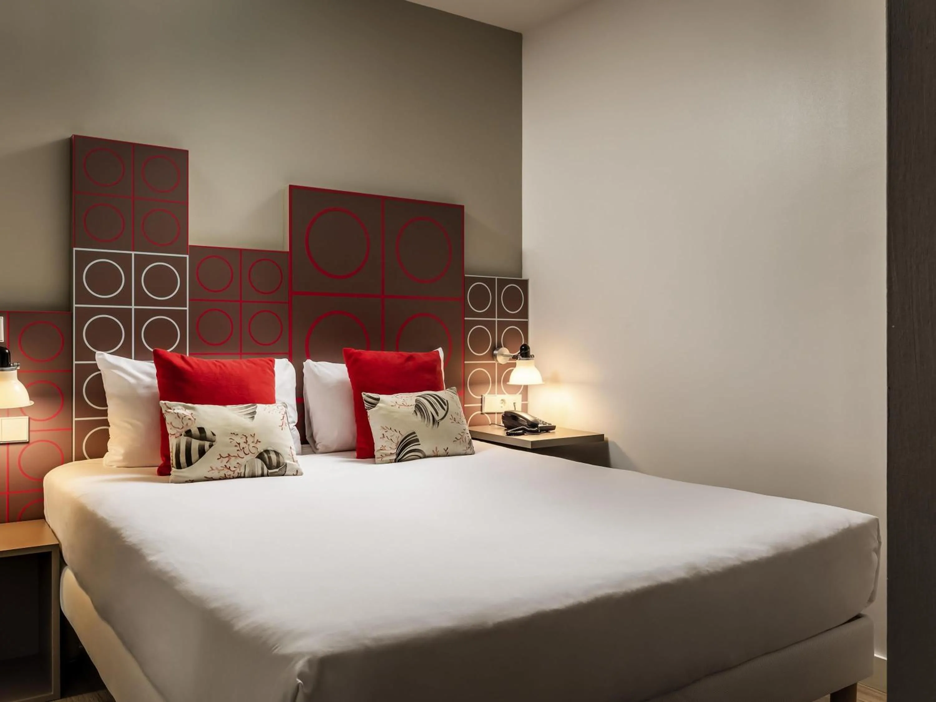 Bedroom, Bed in ibis Styles Barcelona Centre