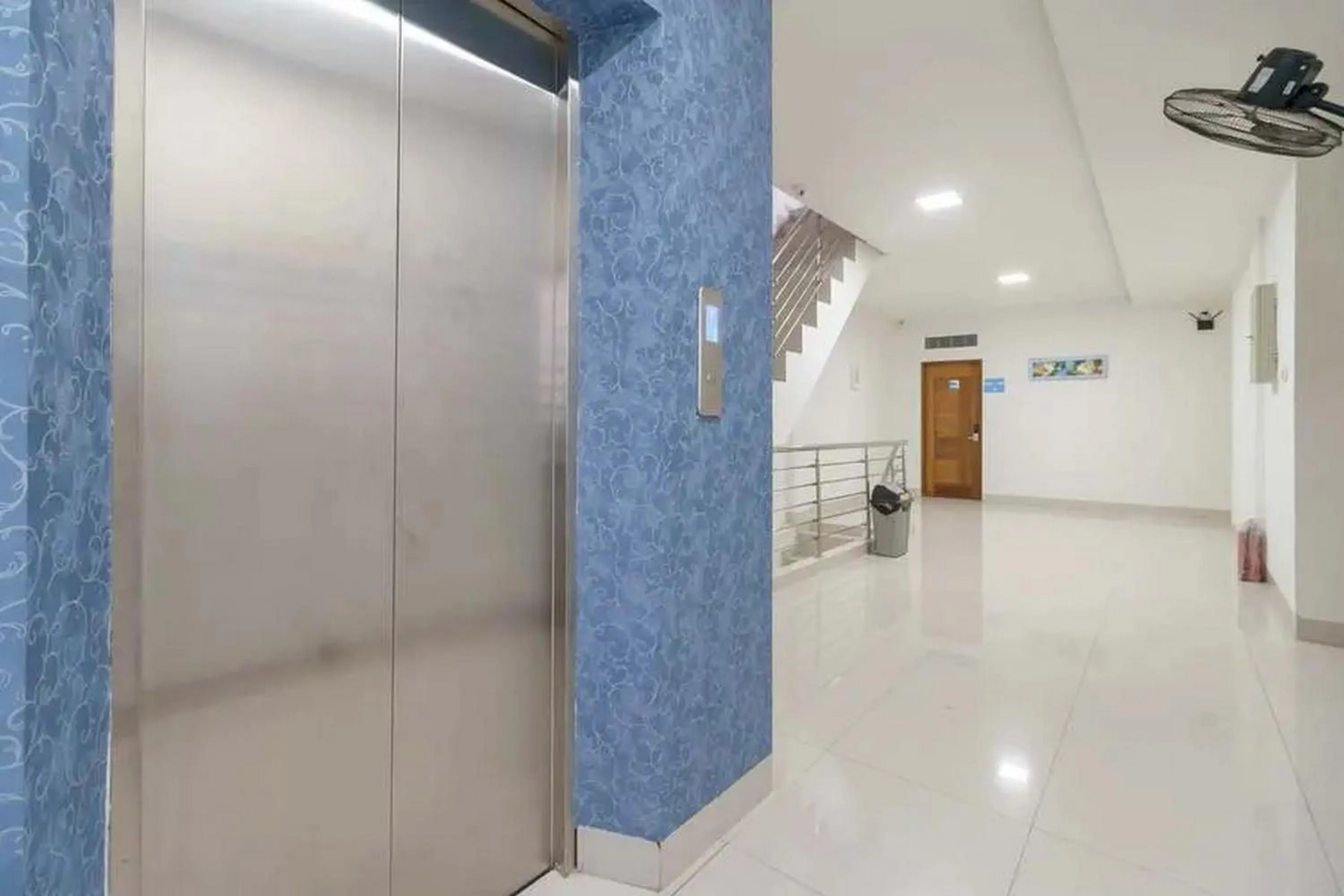 elevator in RedDoorz Plus @ Cemara Asri Medan