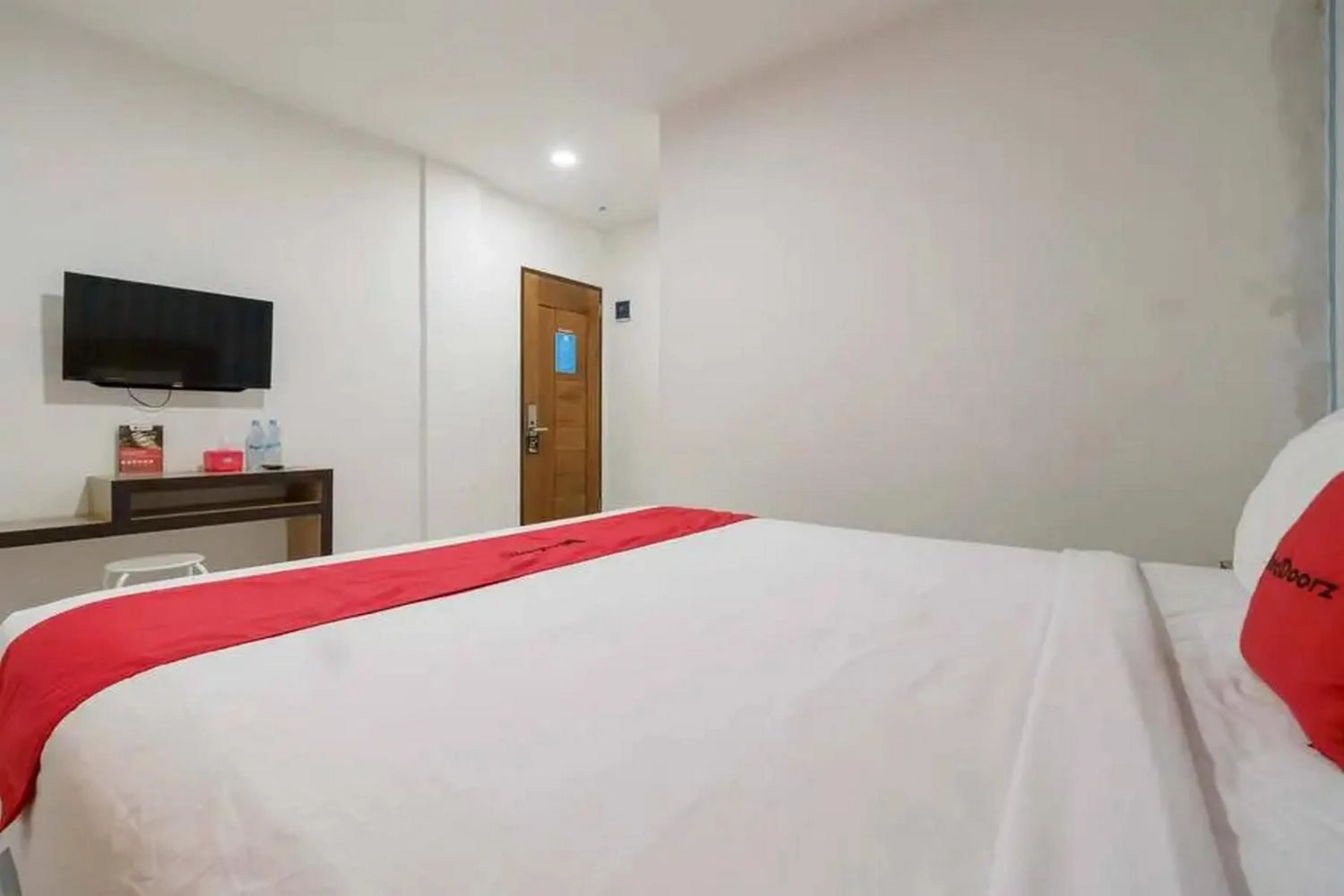 Bedroom, Bed in RedDoorz Plus @ Cemara Asri Medan