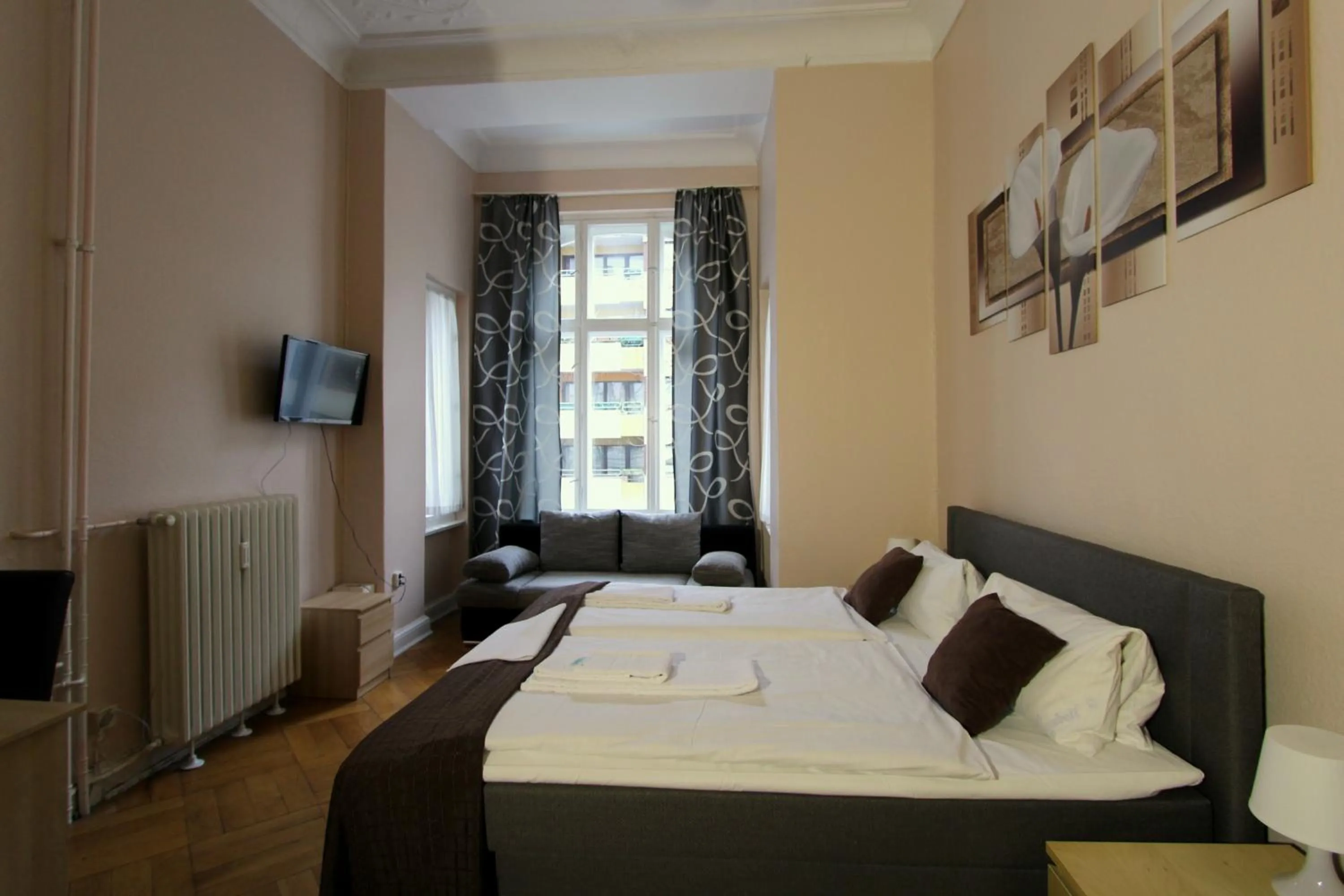 Photo of the whole room, Bed in Hotel Elegia am Kurfürstendamm