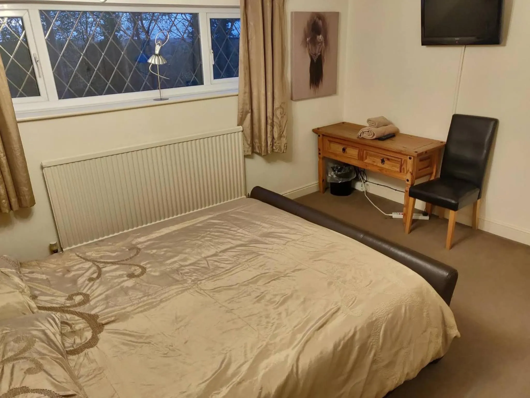 Bed in Whitehouse Cottage - Great Paxton