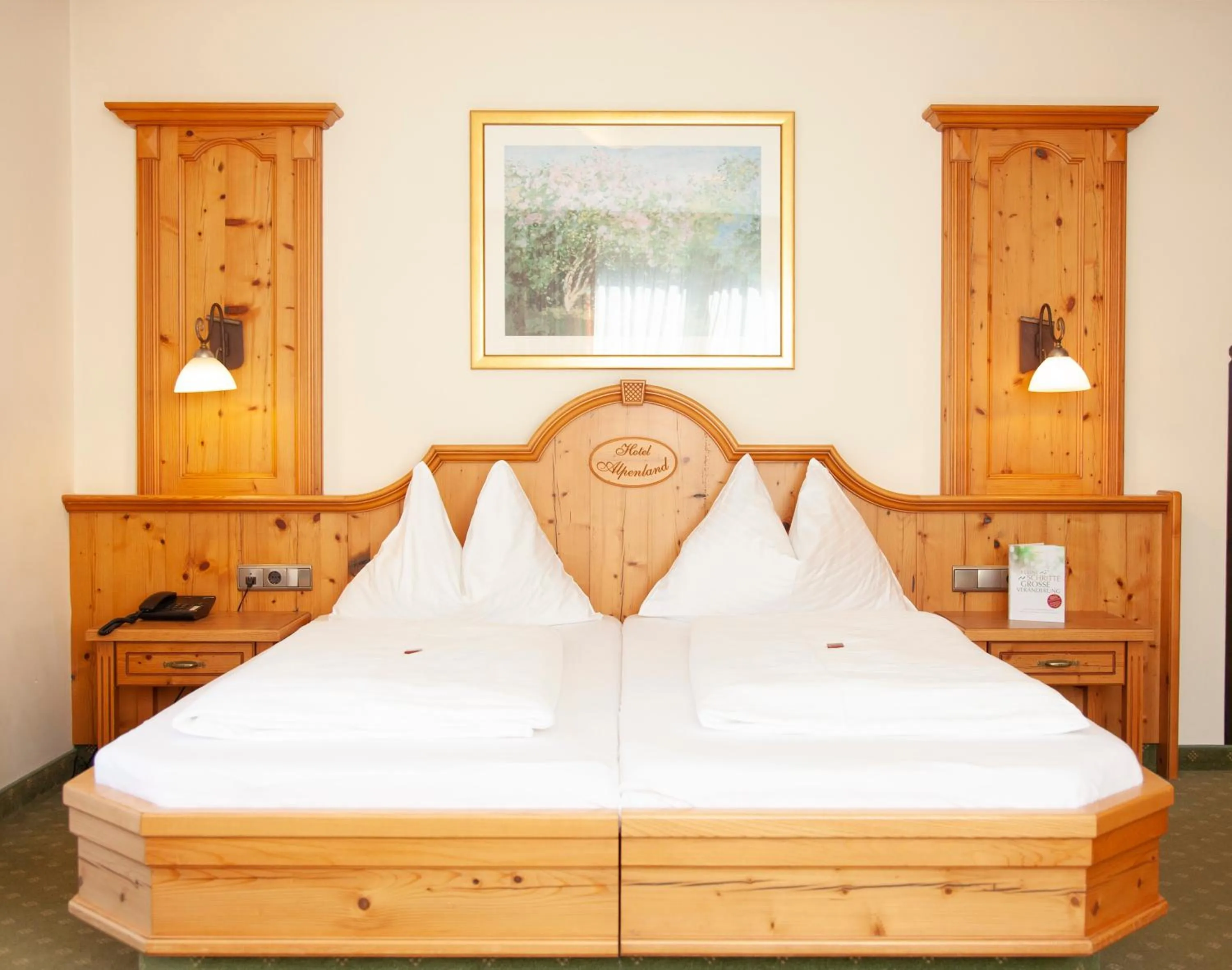 Bed in Hotel Garni Alpenland