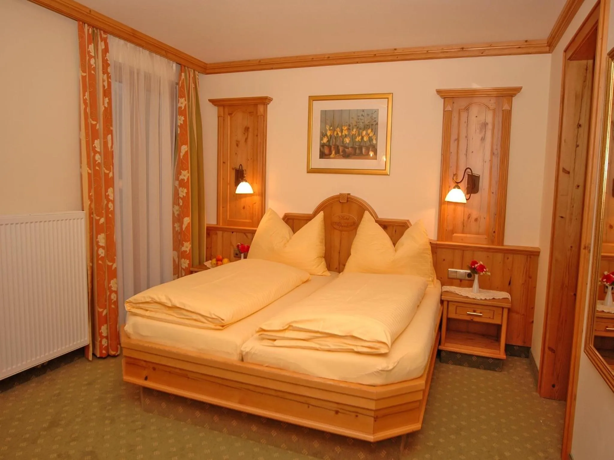 Bed in Hotel Garni Alpenland