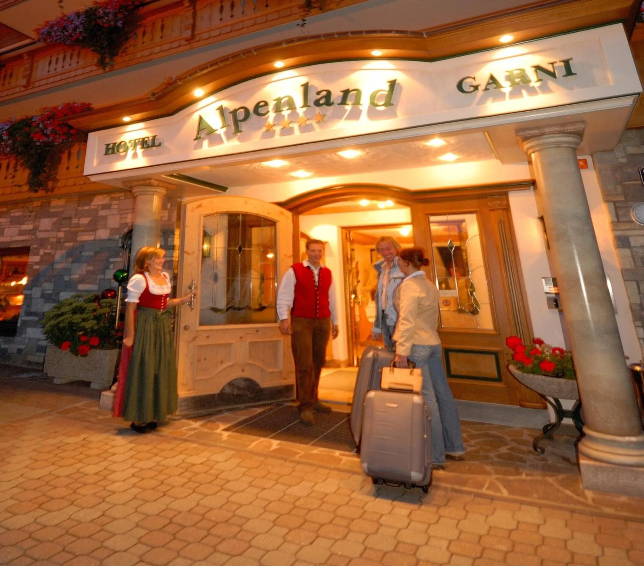 Facade/entrance in Hotel Garni Alpenland