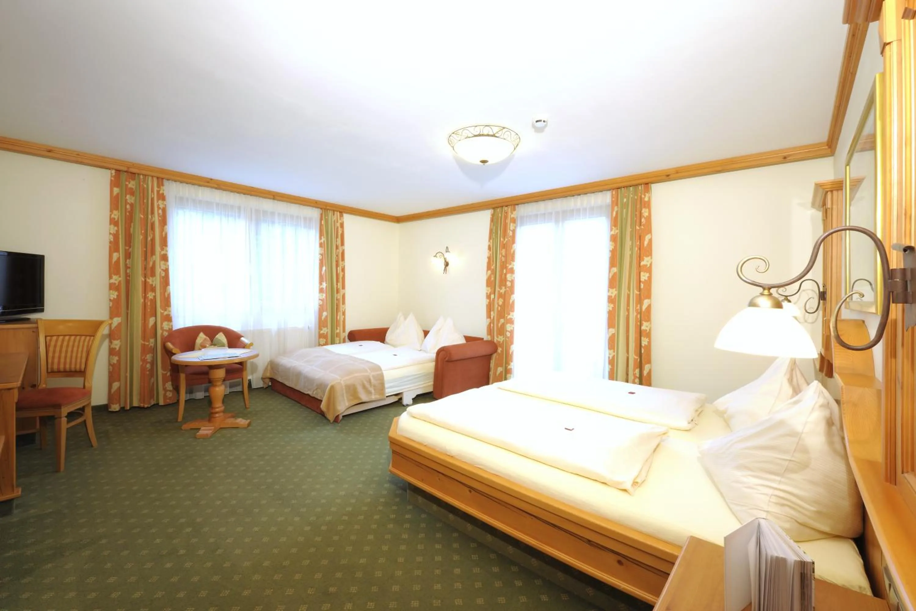 Photo of the whole room, Bed in Hotel Garni Alpenland