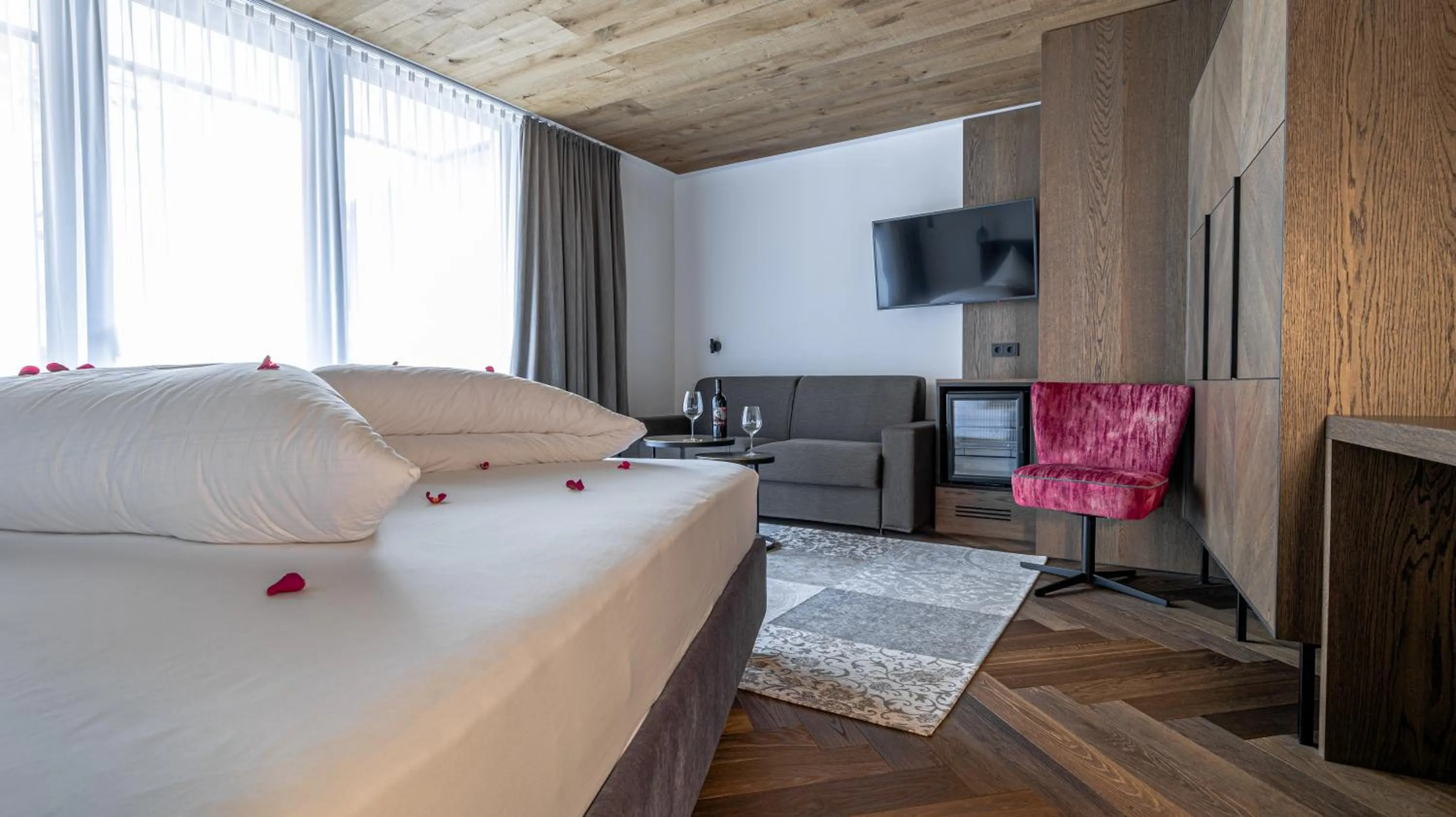 Photo of the whole room, Bed in Hotel Alpina