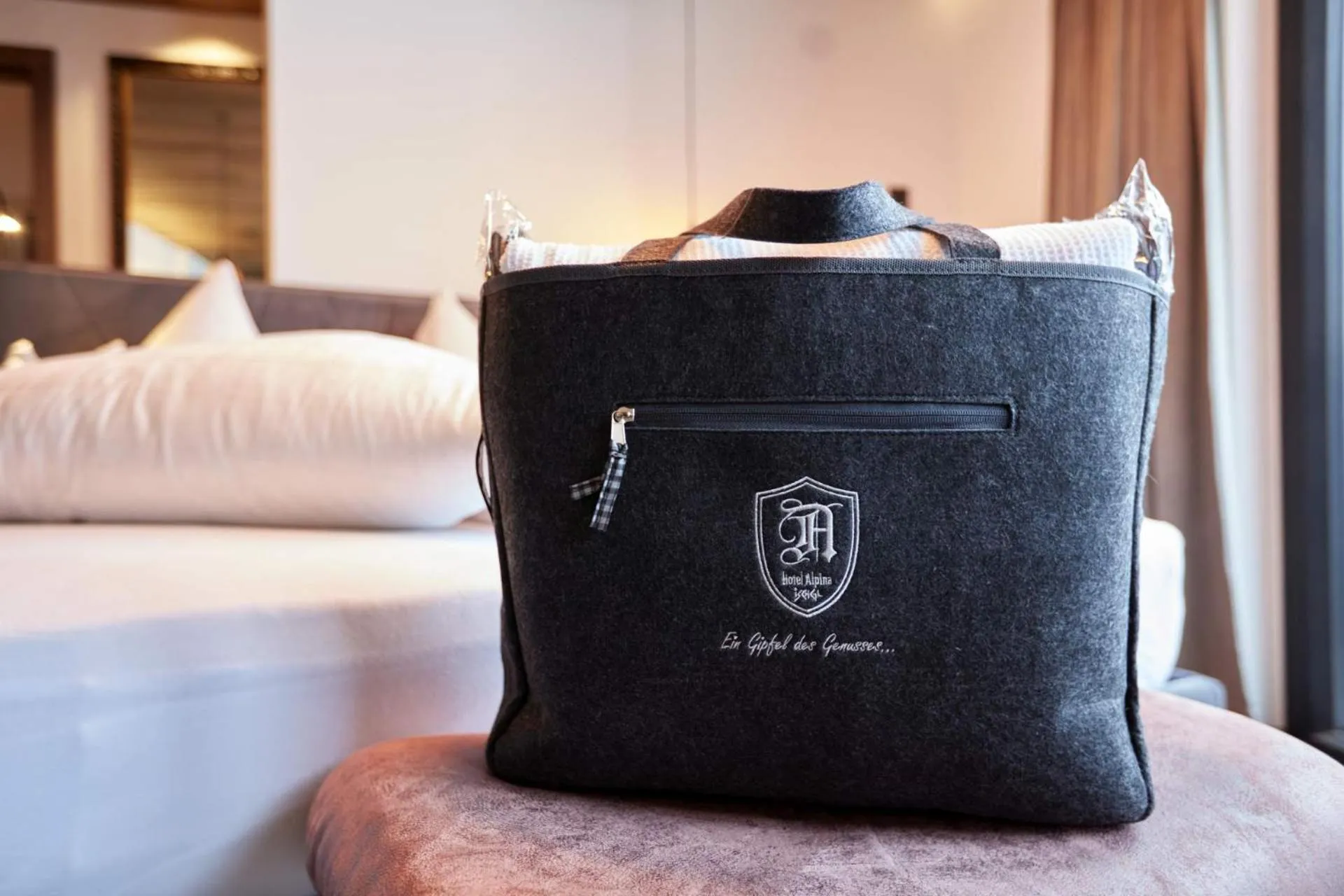 Sauna, Bed in Hotel Alpina