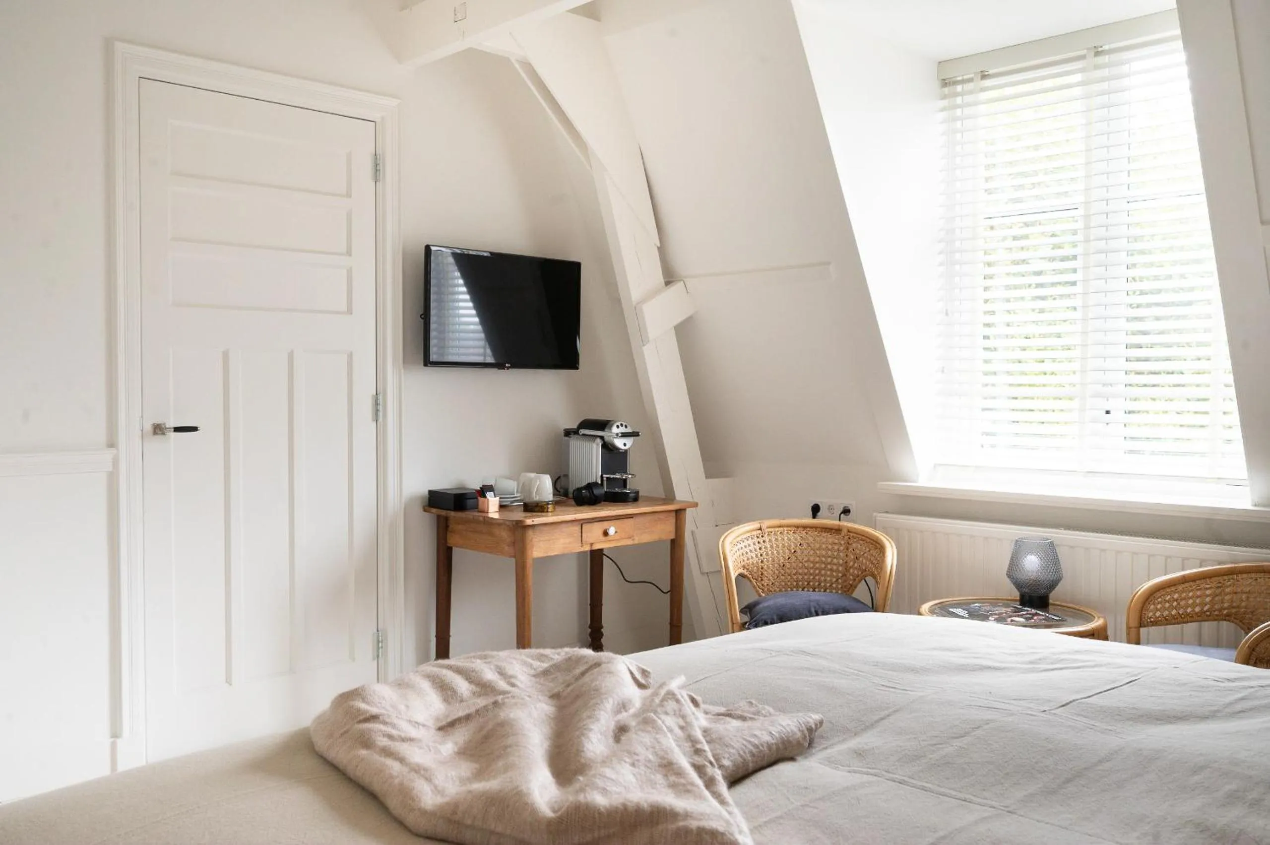 Photo of the whole room, Bed in Boutique Hotel - de Stadsherberg Alphen