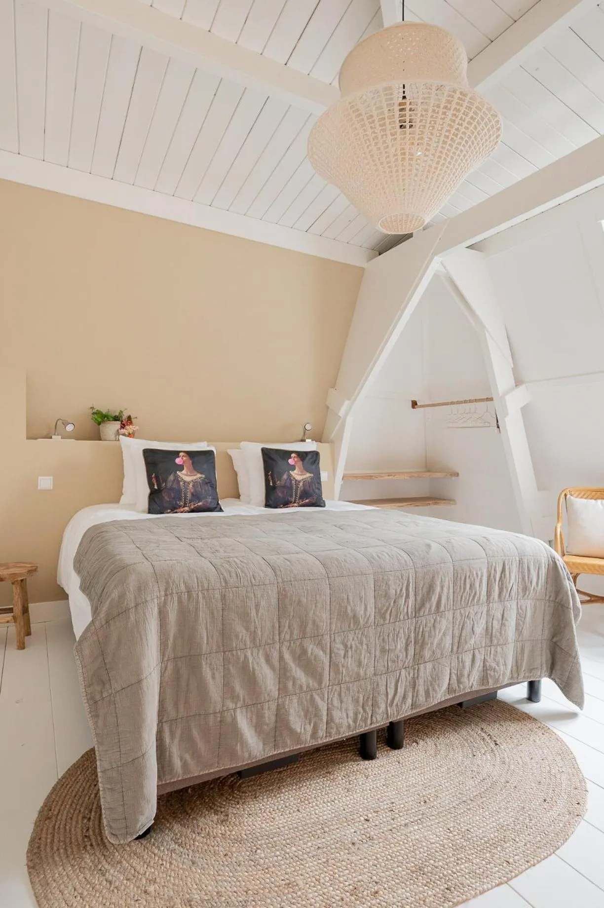Photo of the whole room, Bed in Boutique Hotel - de Stadsherberg Alphen