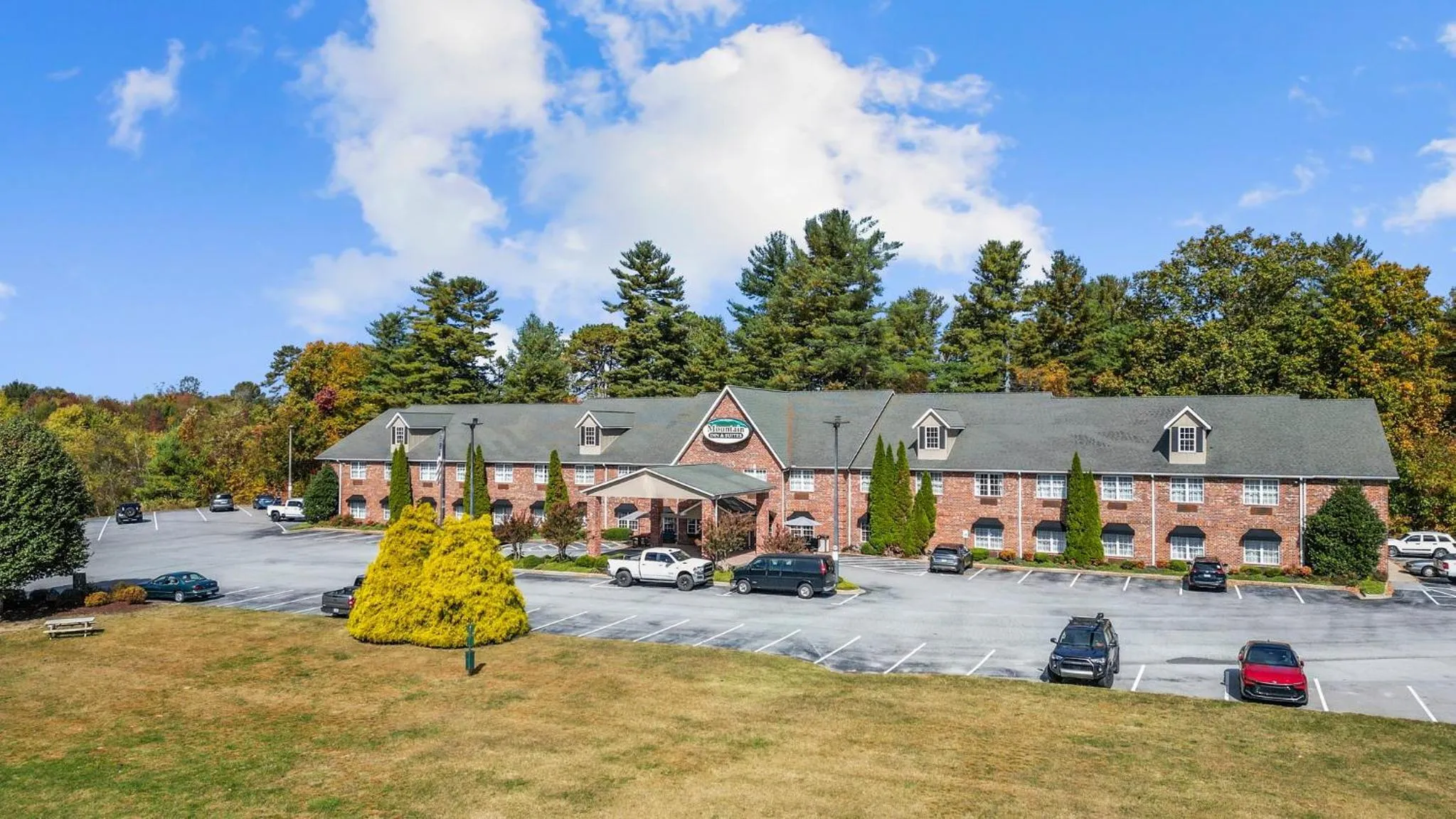 Mountain Inn & Suites Flat Rock