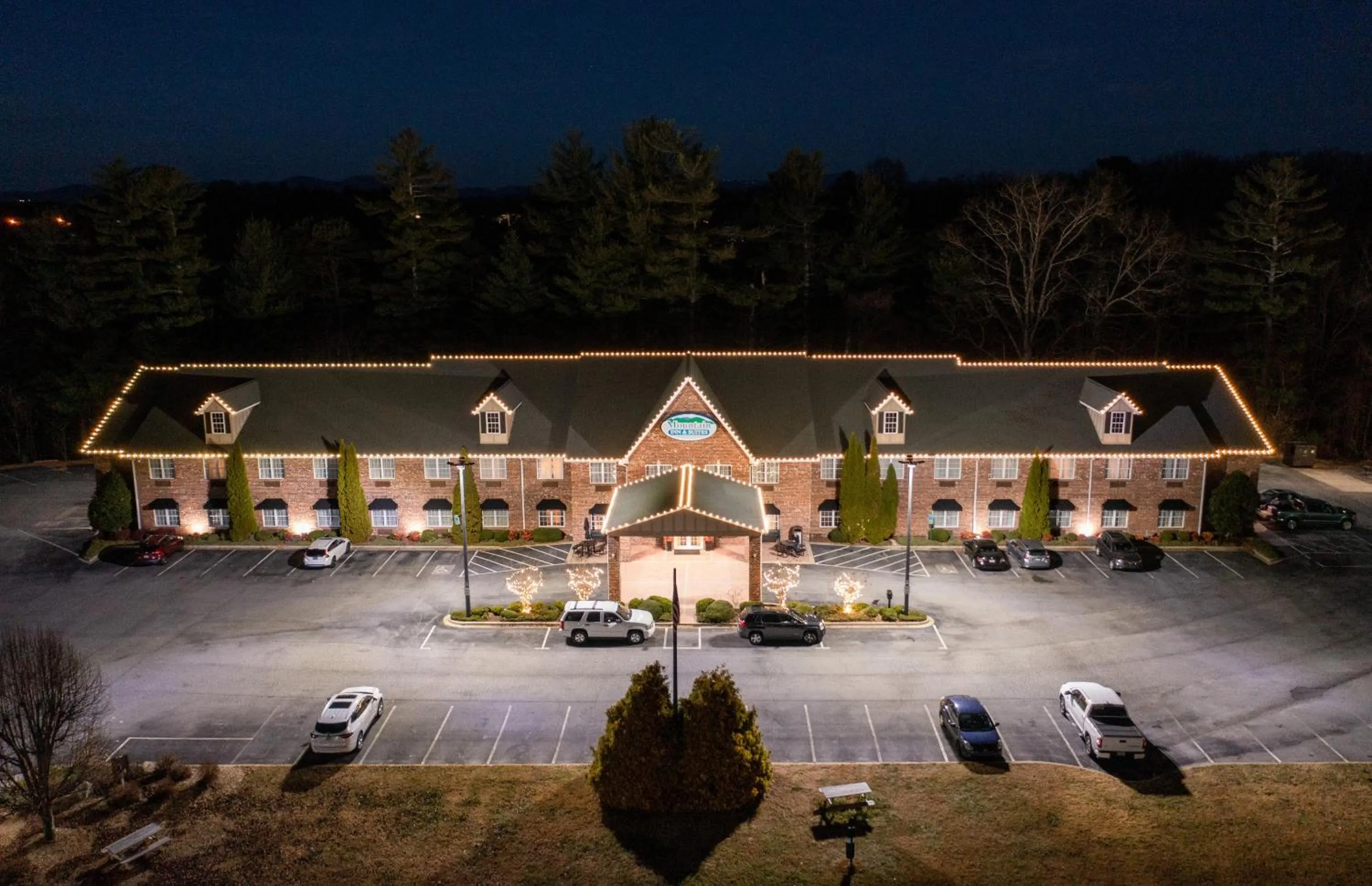 Property building in Mountain Inn & Suites Flat Rock