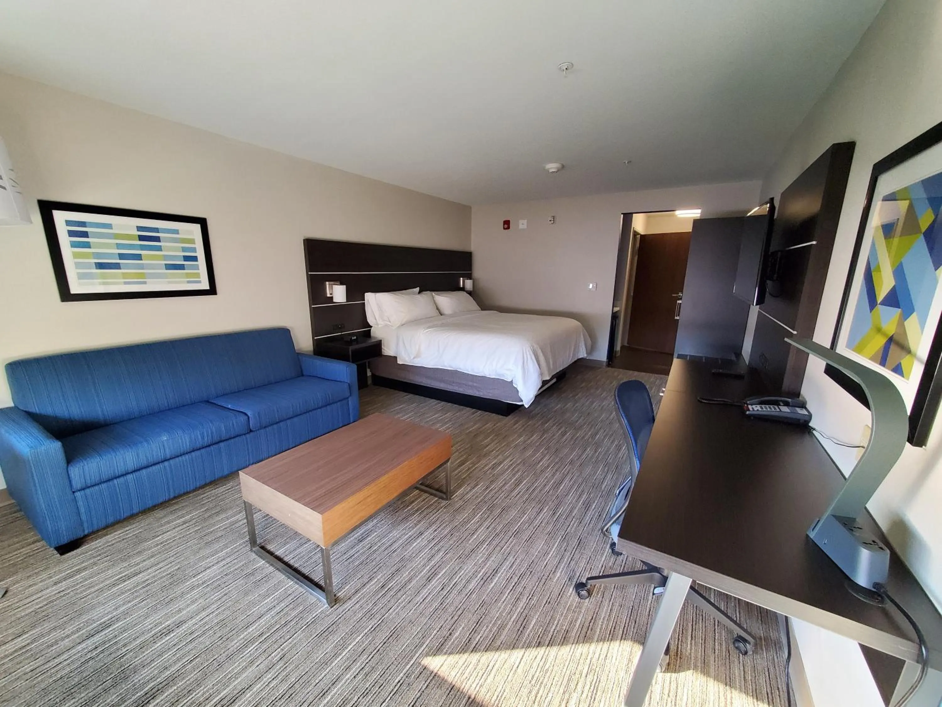 Bed in Holiday Inn Express & Suites - Harrisburg S - Mechanicsburg by IHG