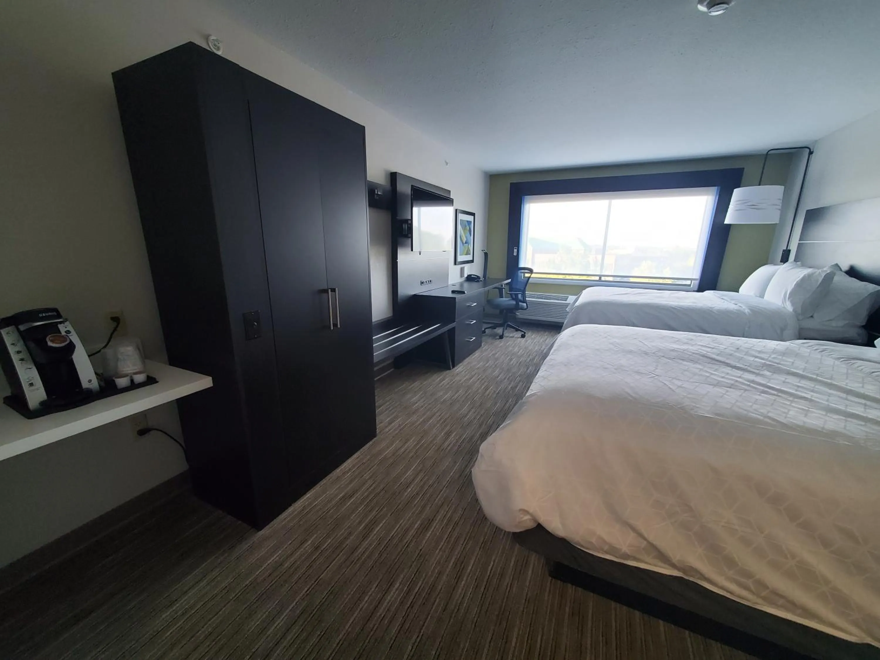 Bed in Holiday Inn Express & Suites - Harrisburg S - Mechanicsburg by IHG