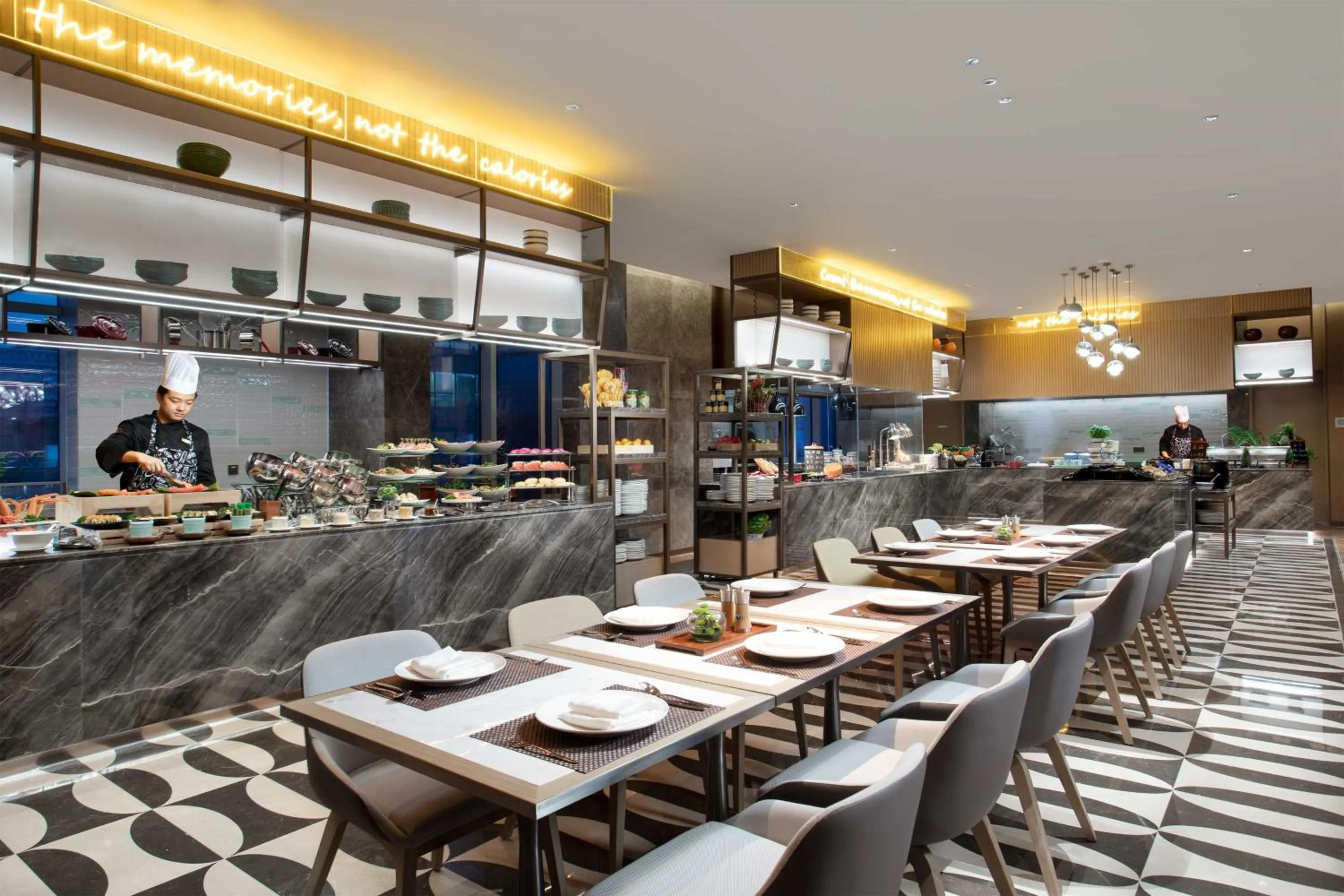 Restaurant/places to eat in Holiday Inn Wuxi Central Station by IHG