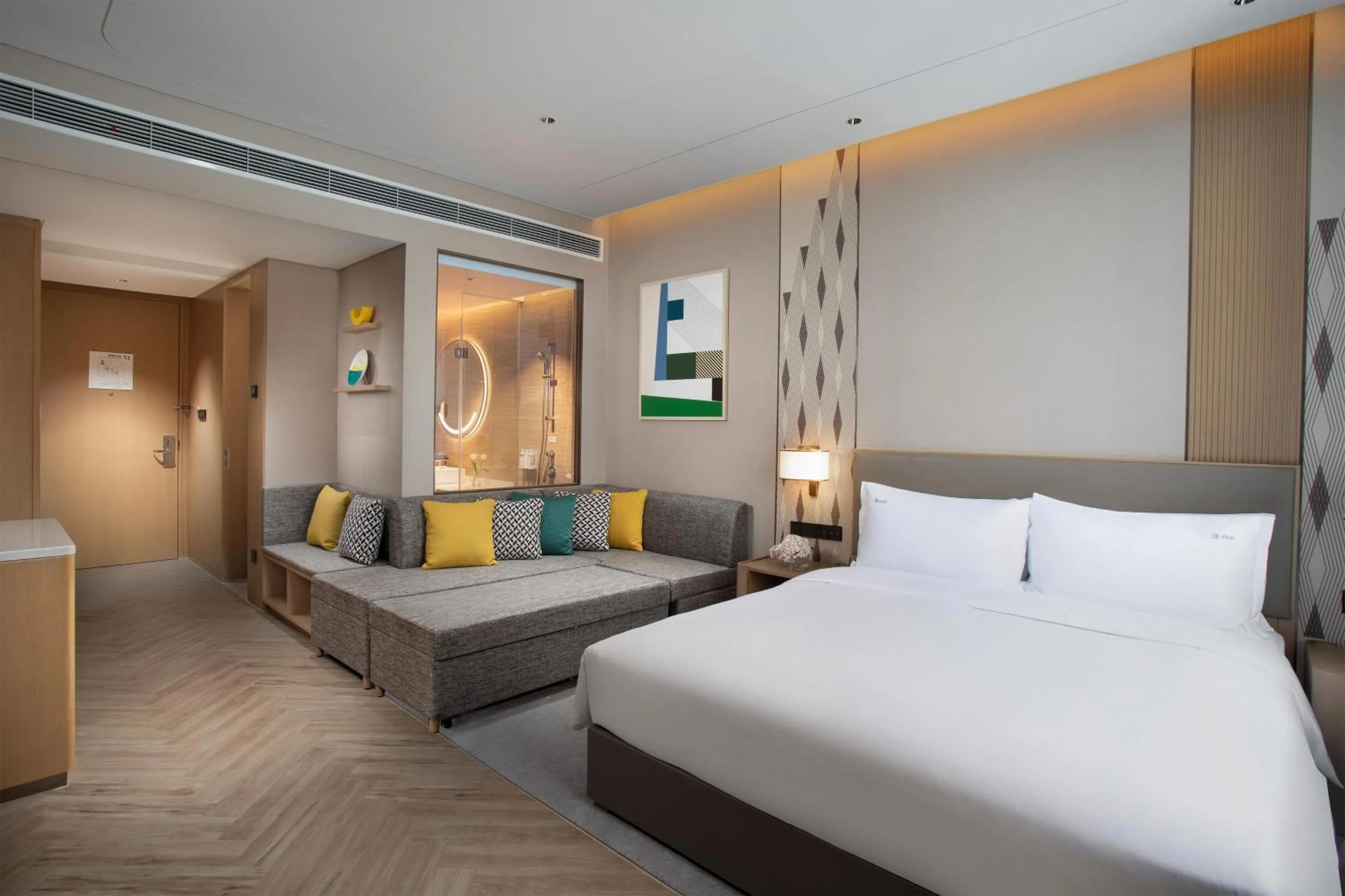 Photo of the whole room, Bed in Holiday Inn Wuxi Central Station by IHG