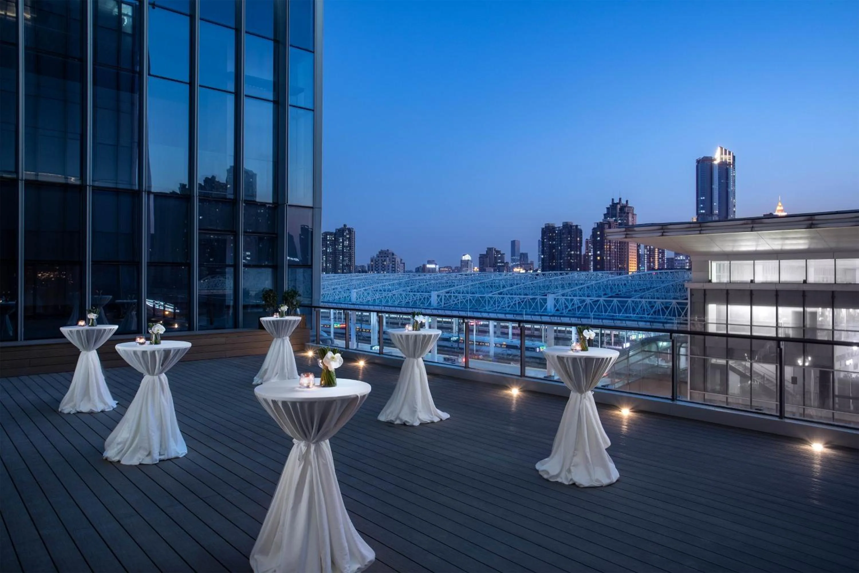 Meeting/conference room in Holiday Inn Wuxi Central Station by IHG