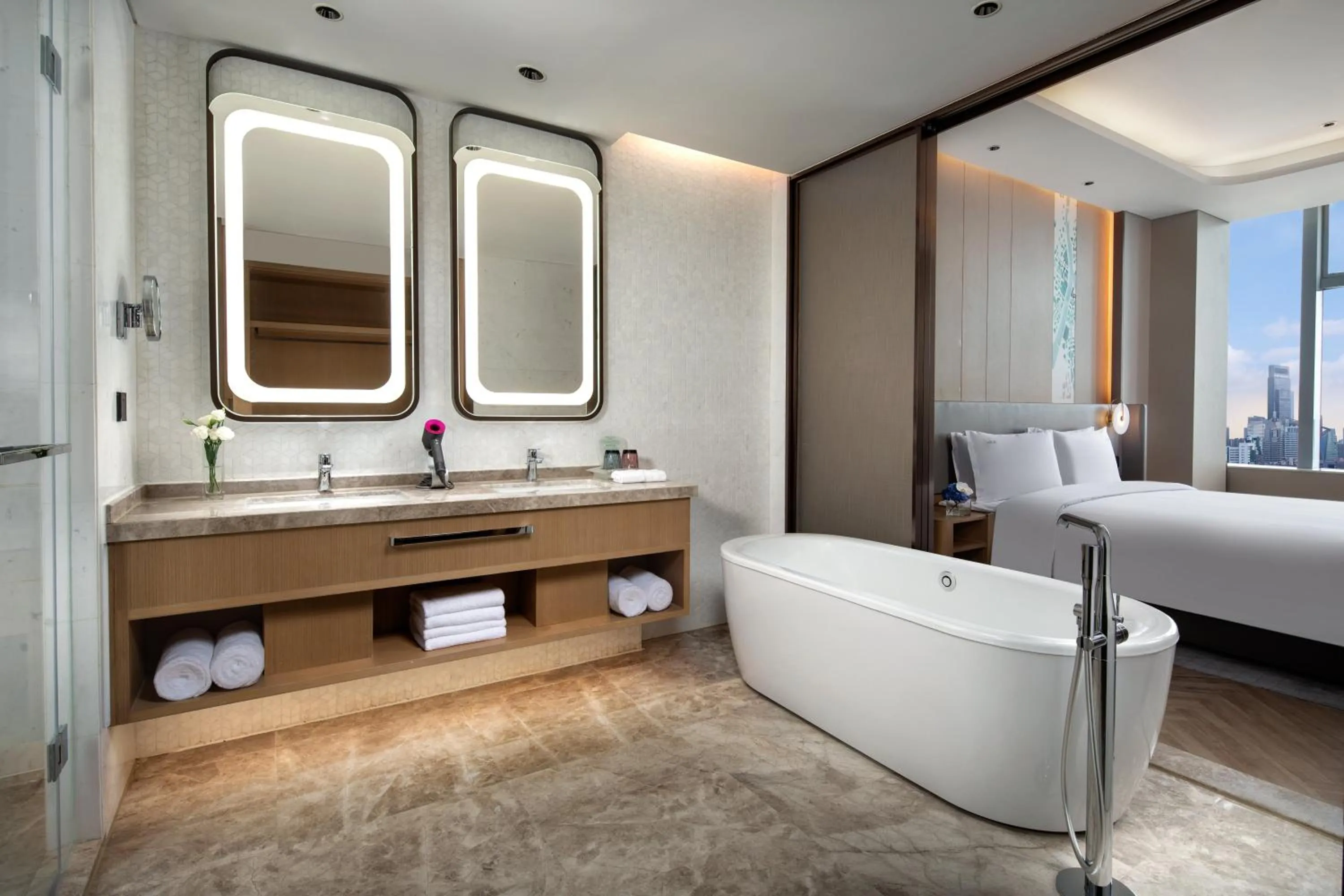 Photo of the whole room, Bed in Holiday Inn Wuxi Central Station by IHG