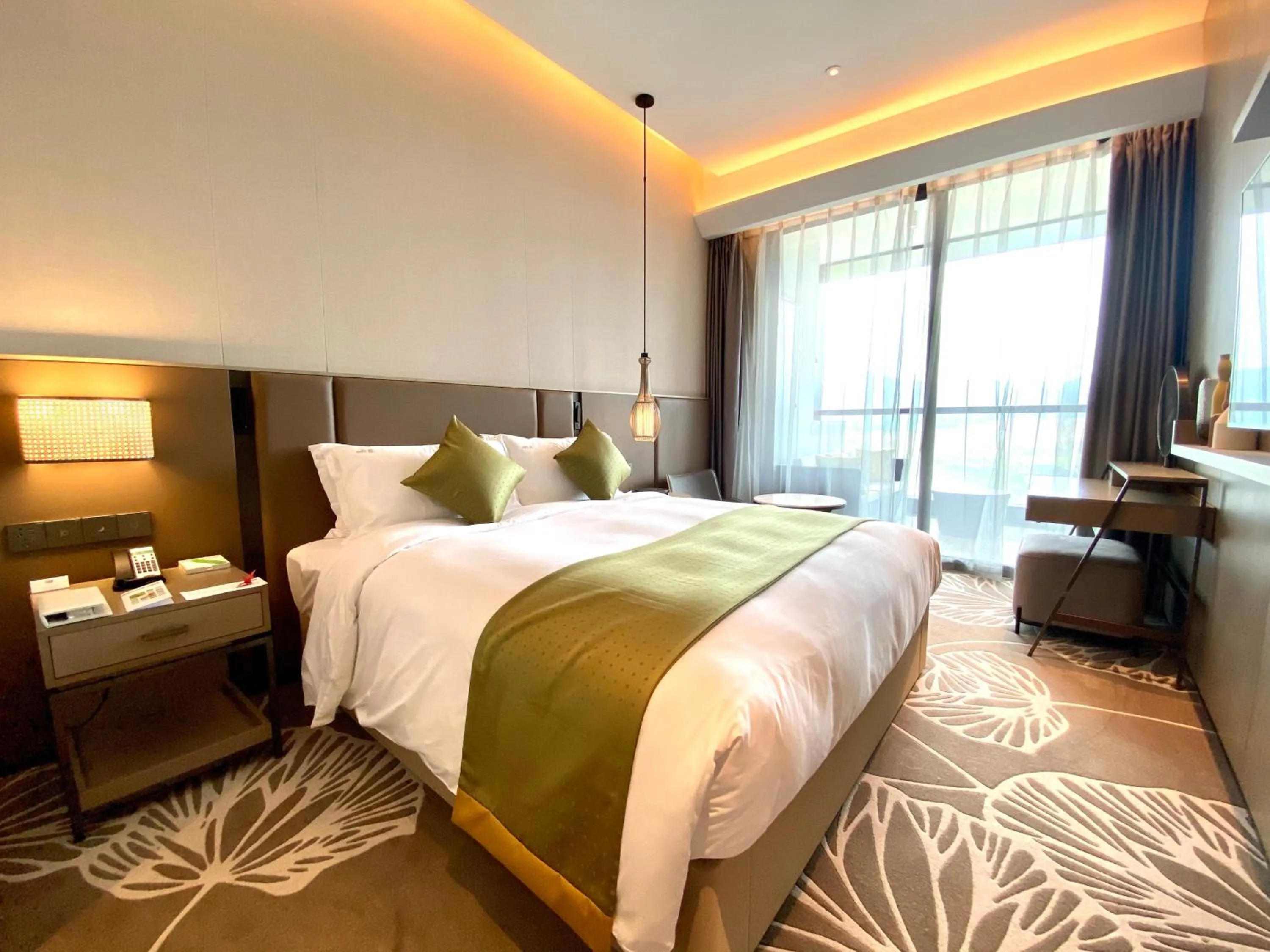 Photo of the whole room, Bed in Holiday Inn Resort Maoshan Hot-Spring by IHG