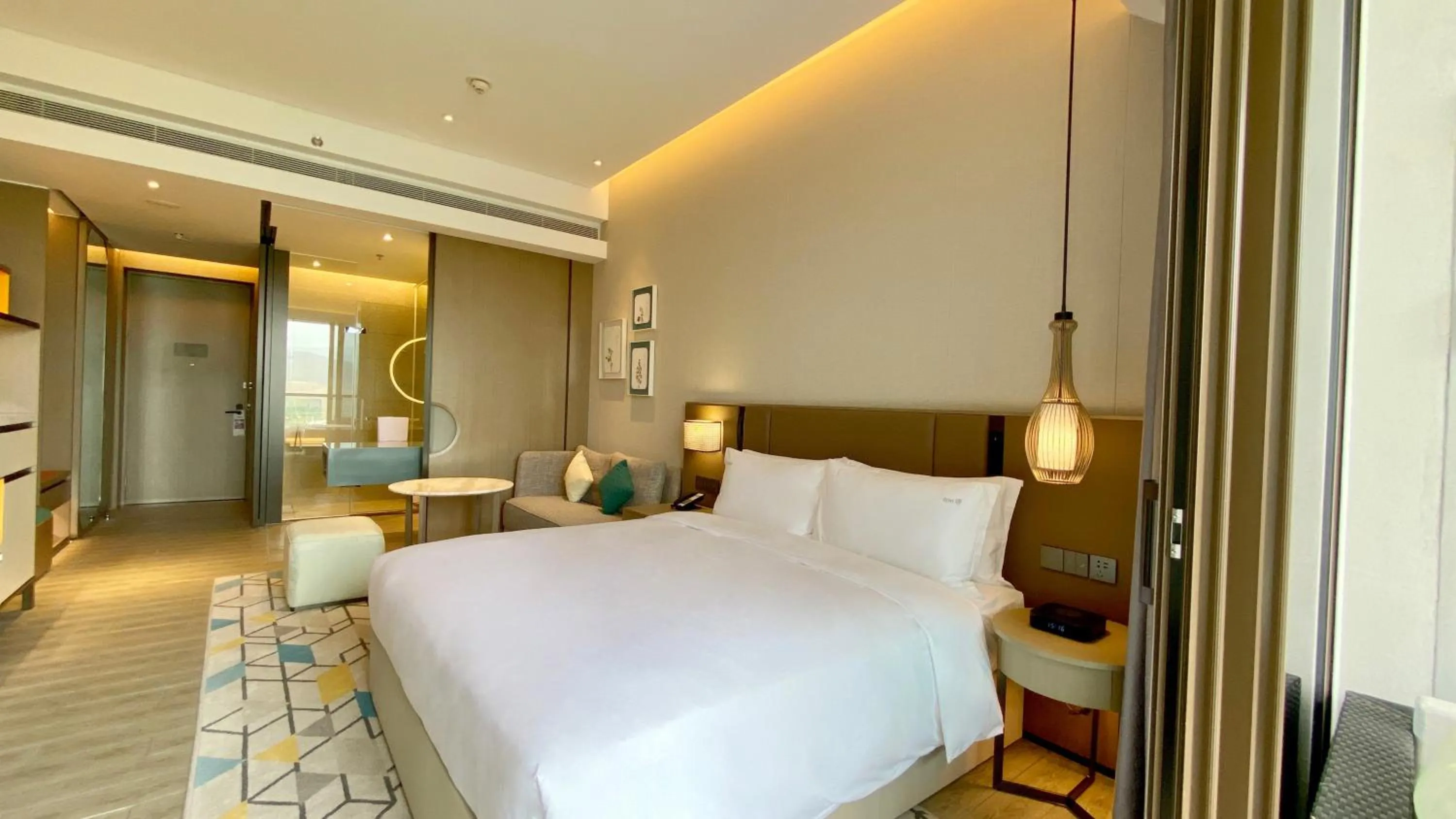 Photo of the whole room, Bed in Holiday Inn Resort Maoshan Hot-Spring by IHG