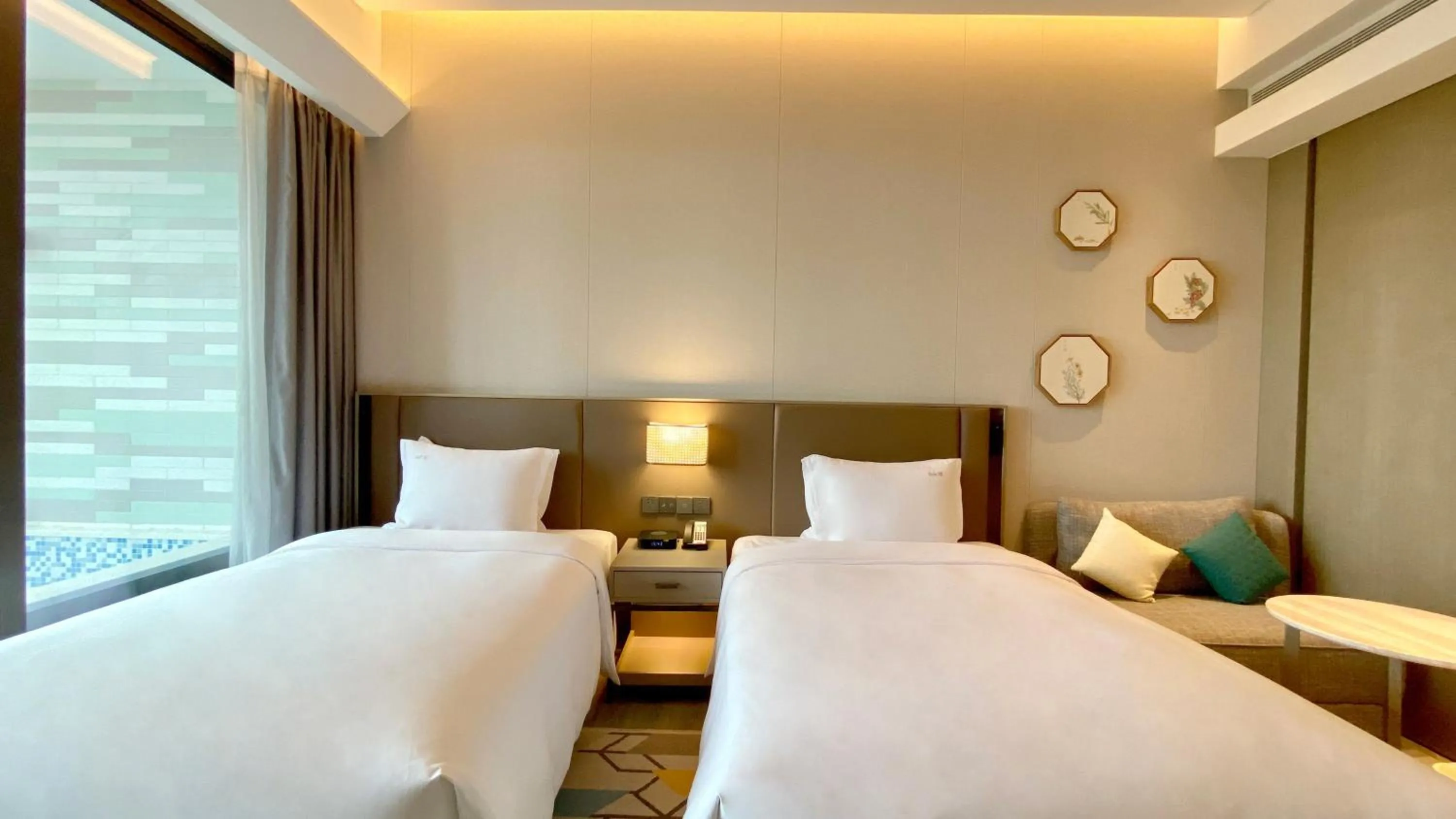 Photo of the whole room, Bed in Holiday Inn Resort Maoshan Hot-Spring by IHG