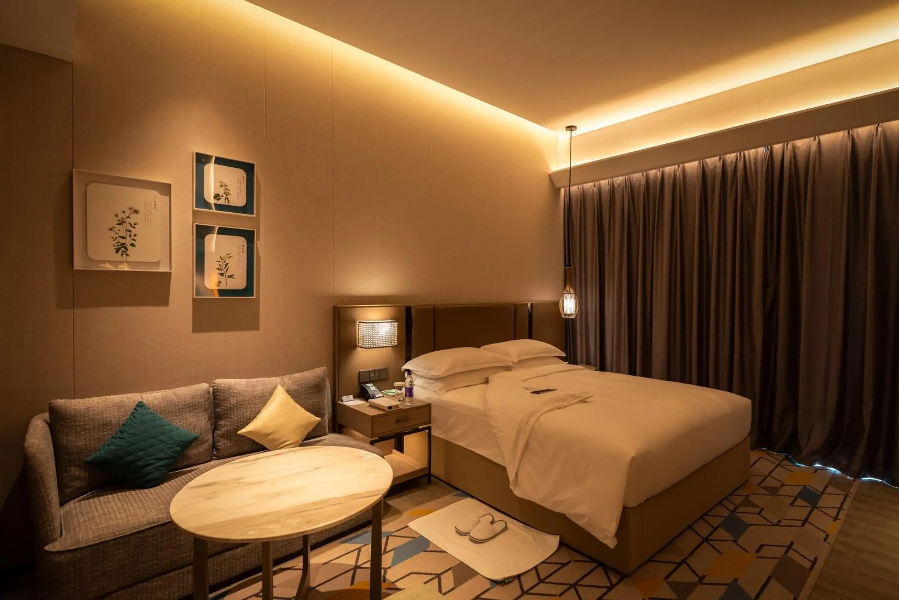 Standard King Room with City View in Holiday Inn Resort Maoshan Hot-Spring by IHG Standard King Room with City View in Holiday Inn Resort Maoshan Hot-Spring by IHG