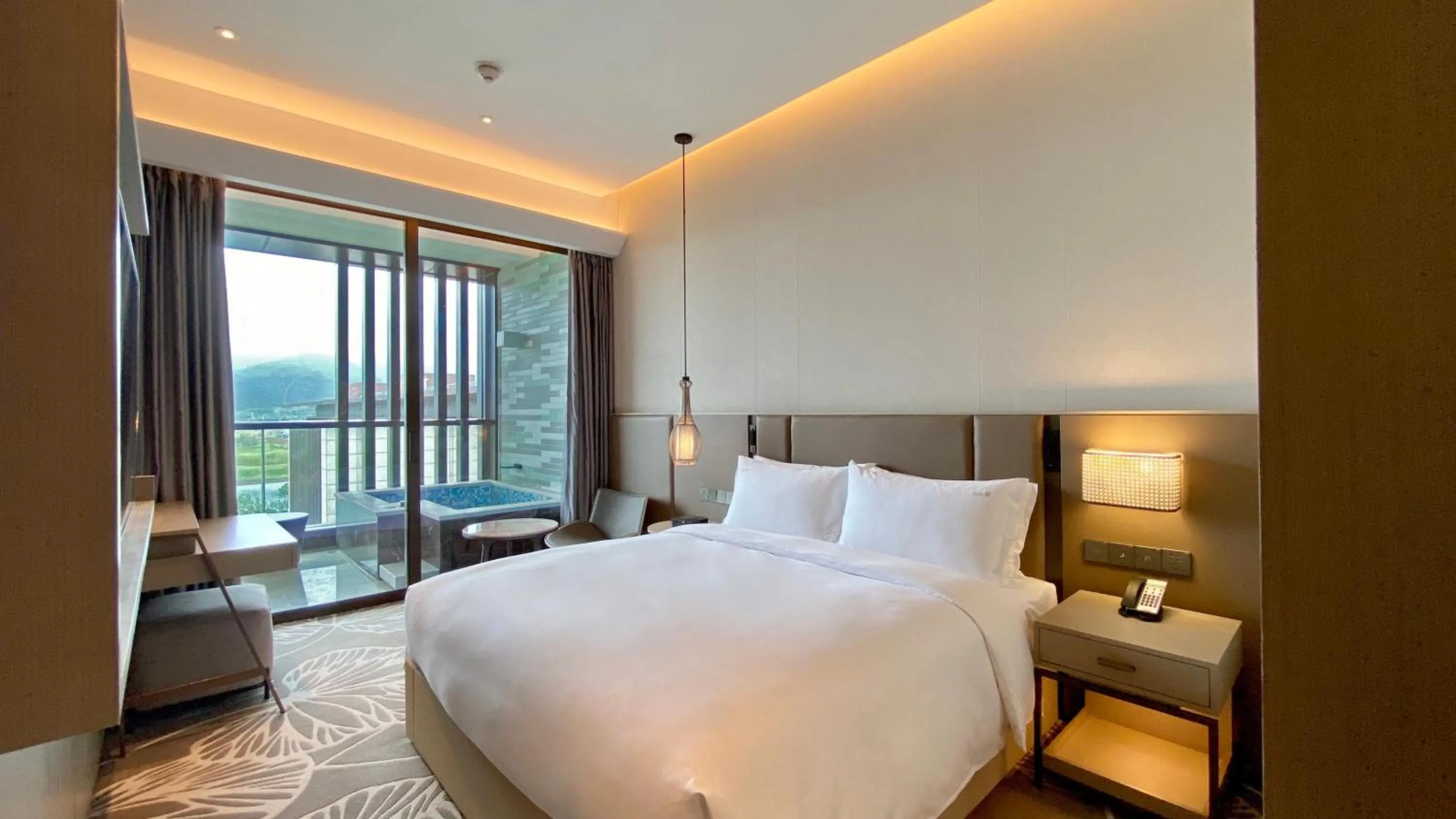 Photo of the whole room, Bed in Holiday Inn Resort Maoshan Hot-Spring by IHG