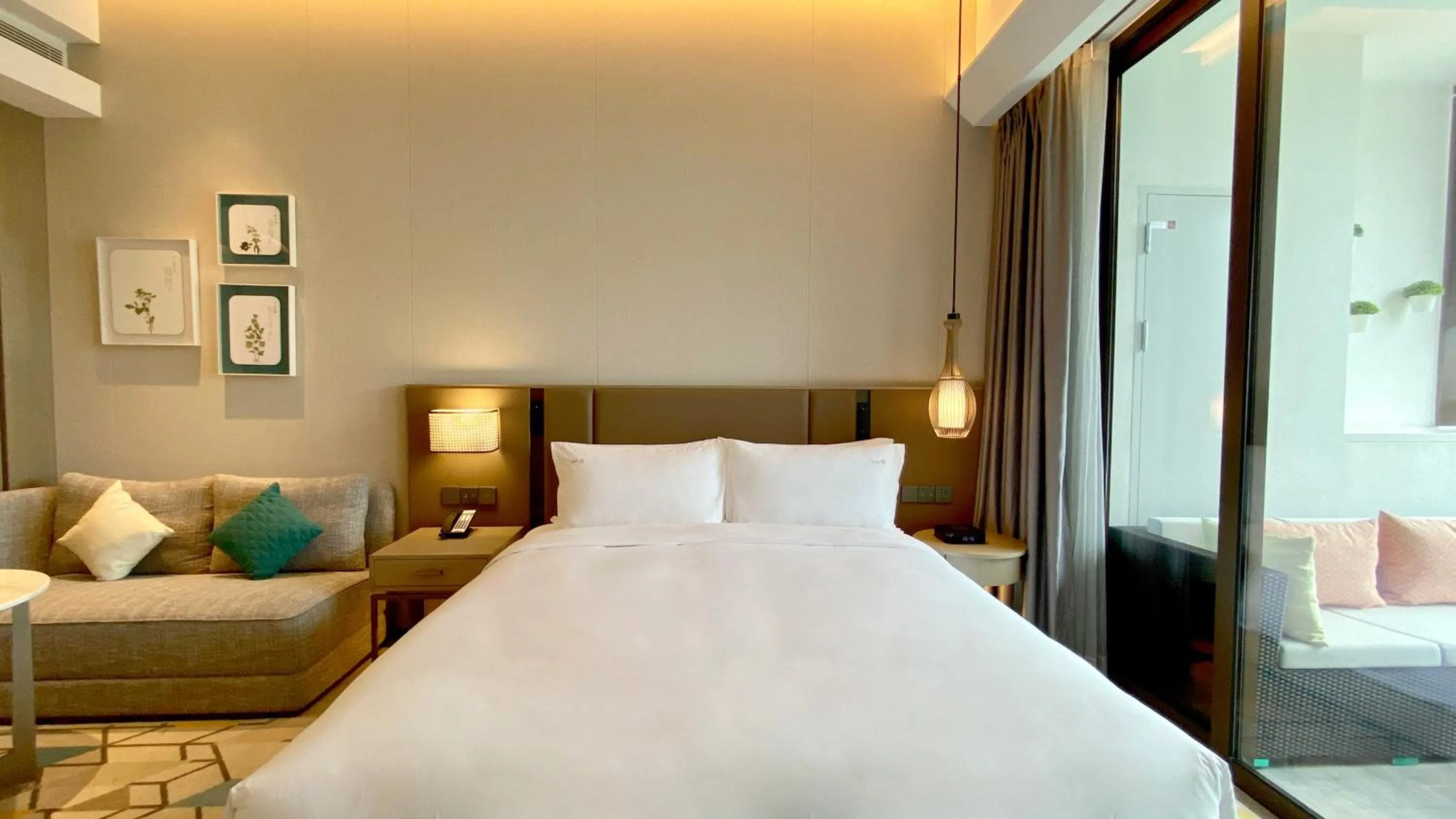 Photo of the whole room, Bed in Holiday Inn Resort Maoshan Hot-Spring by IHG