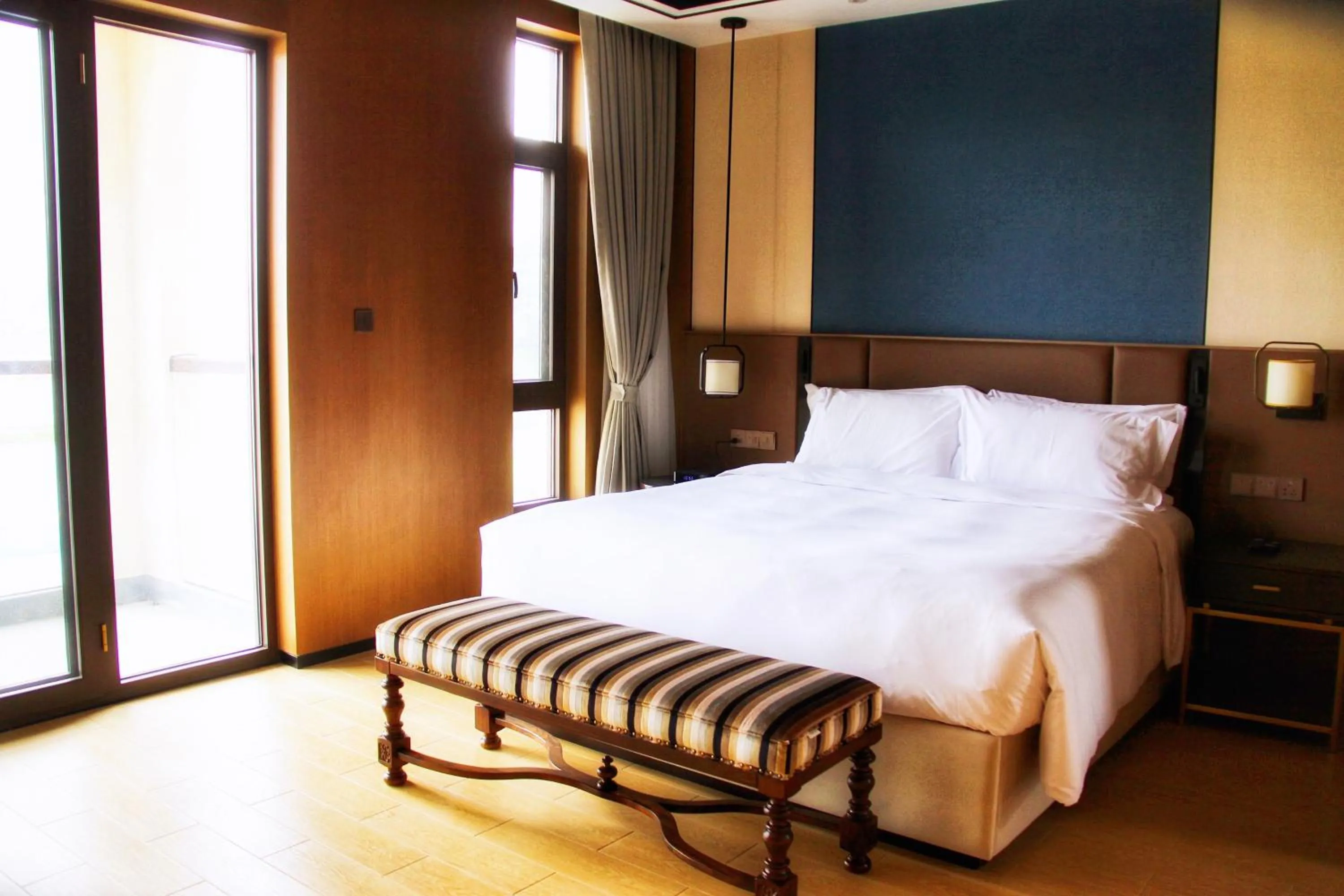 Photo of the whole room, Bed in Holiday Inn Resort Maoshan Hot-Spring by IHG
