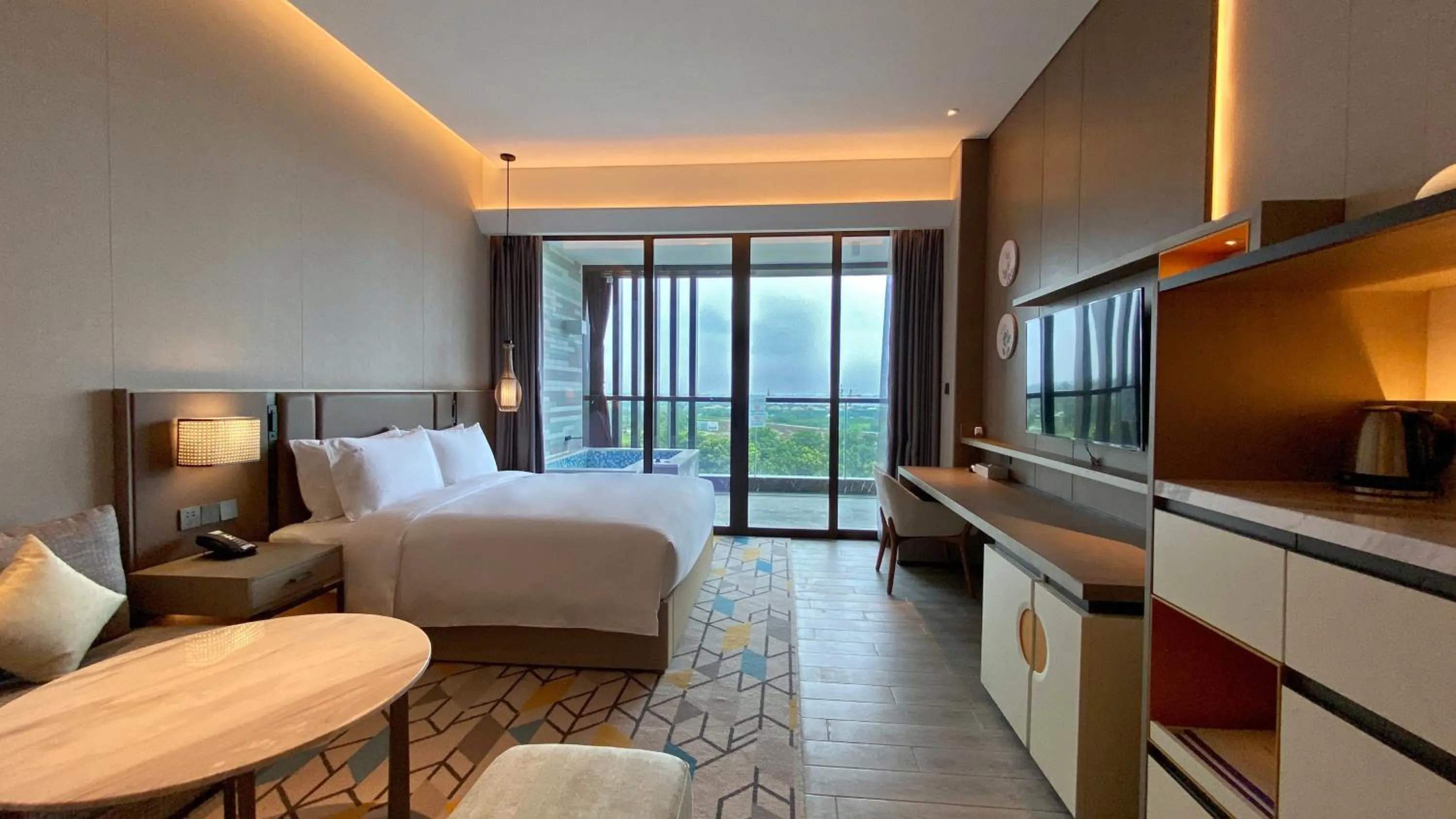 Photo of the whole room, Bed in Holiday Inn Resort Maoshan Hot-Spring by IHG