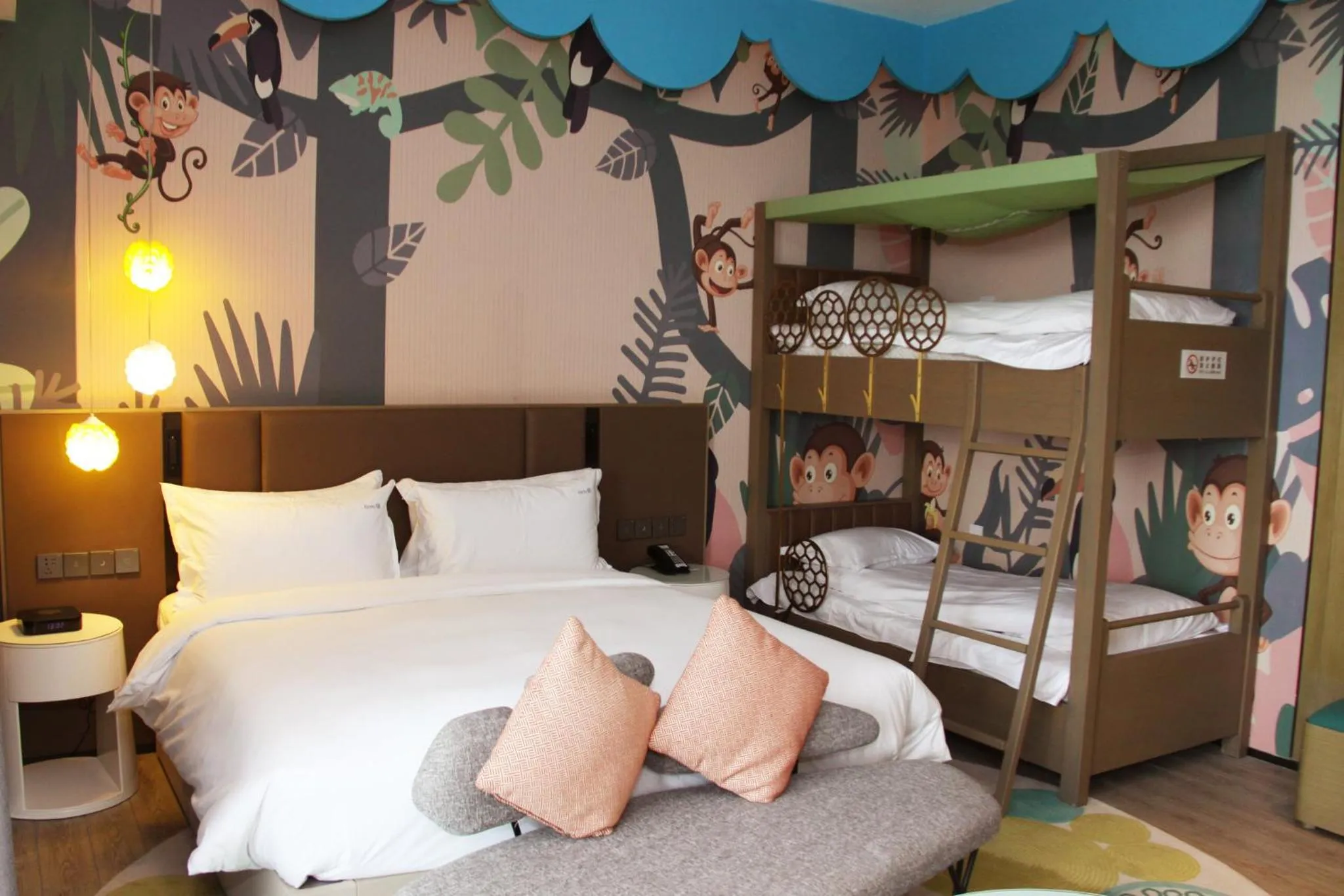 Photo of the whole room, Bed in Holiday Inn Resort Maoshan Hot-Spring by IHG