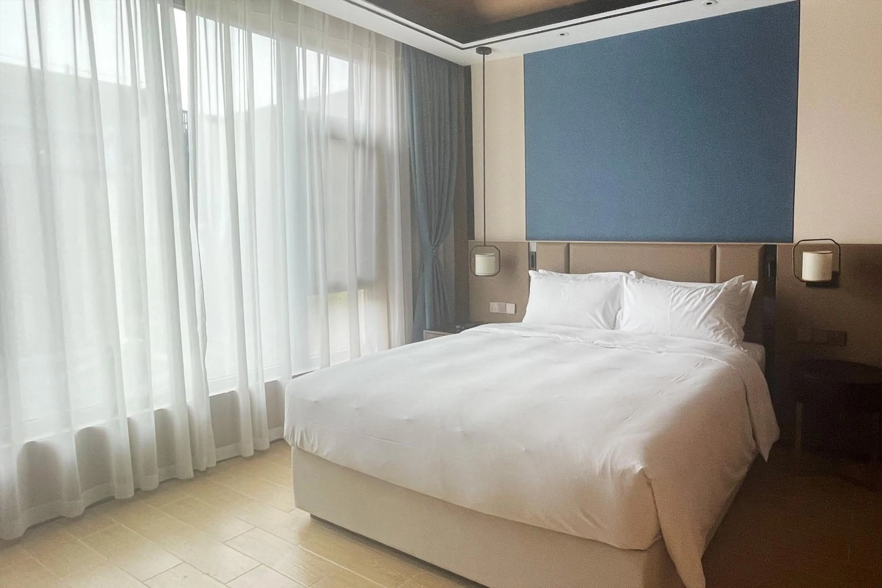 Photo of the whole room, Bed in Holiday Inn Resort Maoshan Hot-Spring by IHG