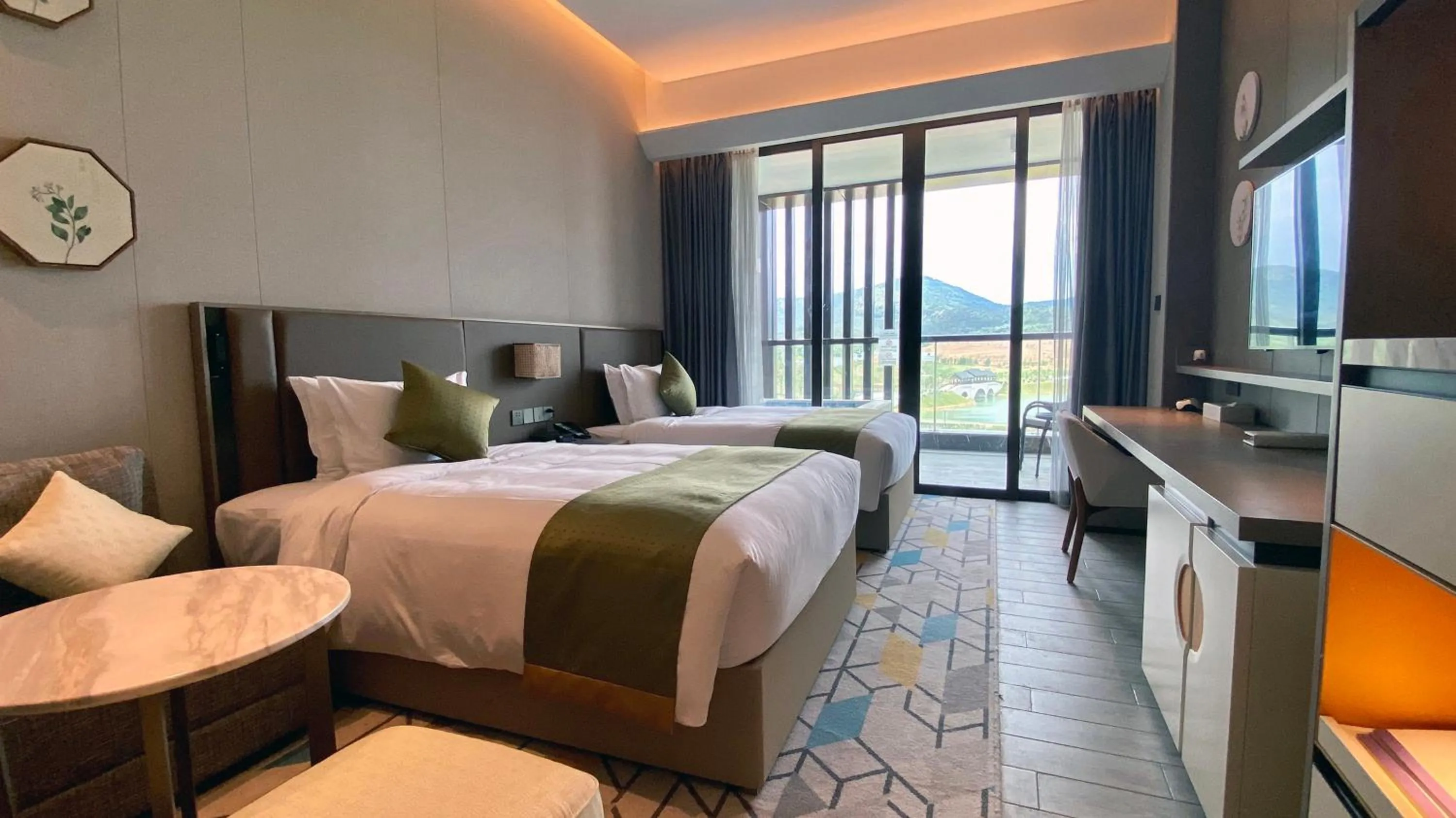 Photo of the whole room, Bed in Holiday Inn Resort Maoshan Hot-Spring by IHG