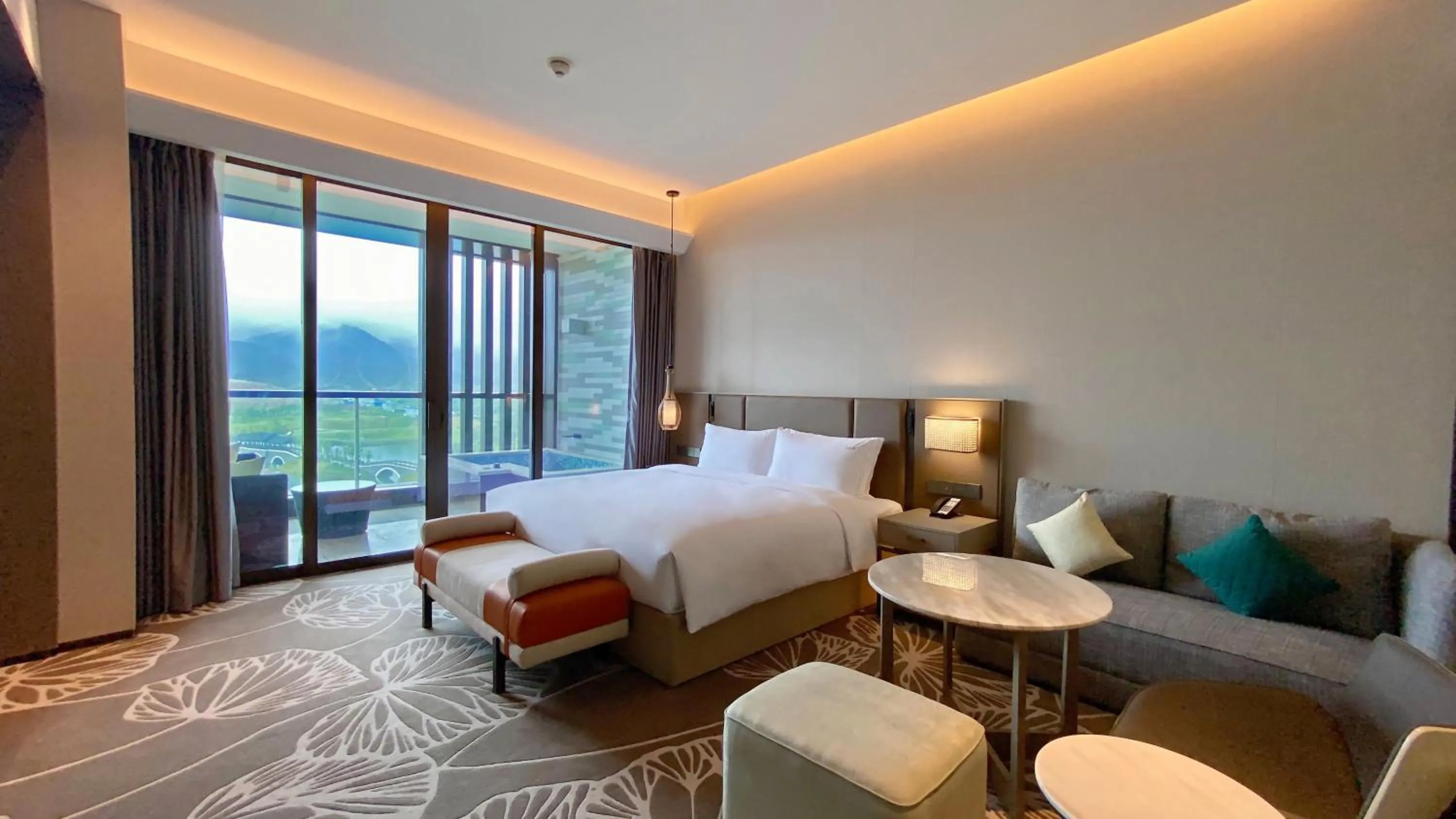 Photo of the whole room, Bed in Holiday Inn Resort Maoshan Hot-Spring by IHG